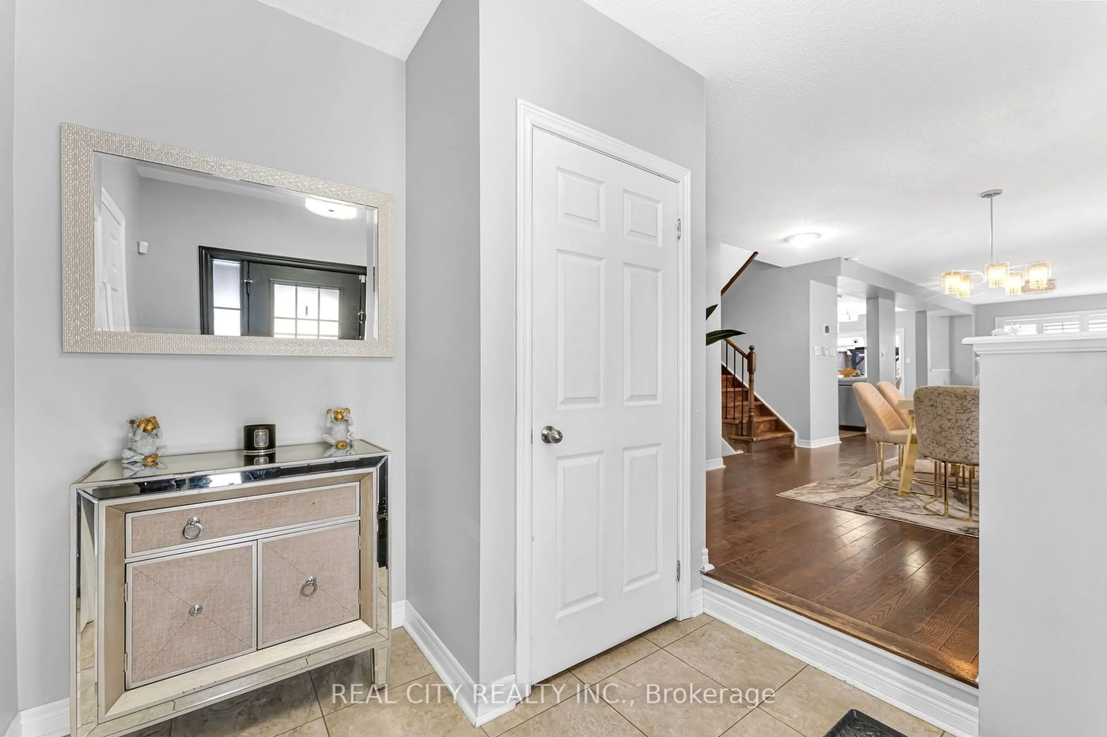 Indoor entryway for 74 Westover Dr, Clarington Ontario L1C 0M6