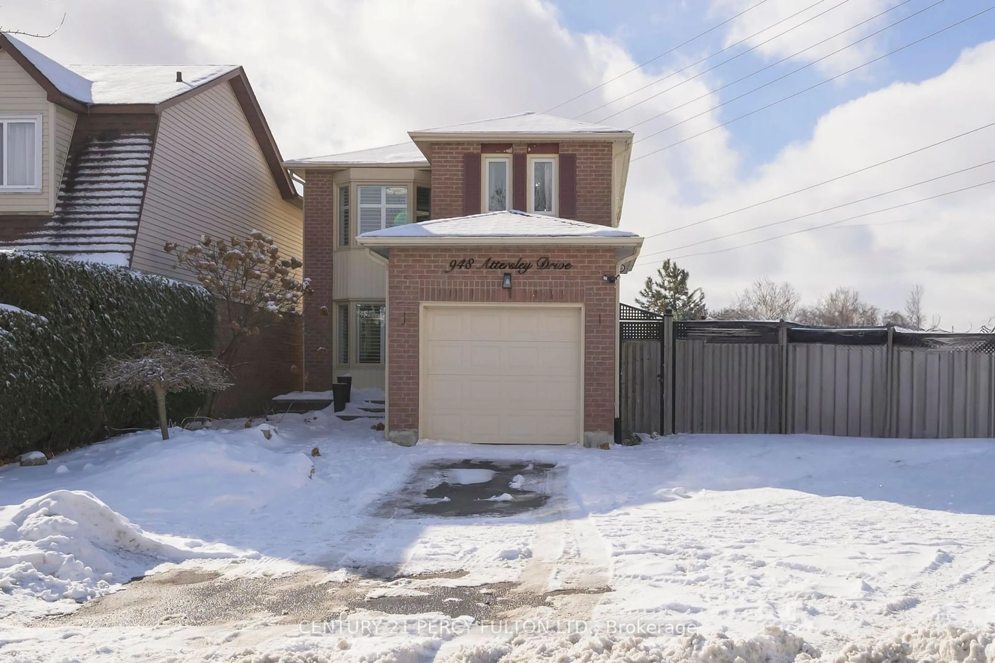 A pic from outside/outdoor area/front of a property/back of a property/a pic from drone, street for 948 Attersley Dr, Oshawa Ontario L1K 1V5