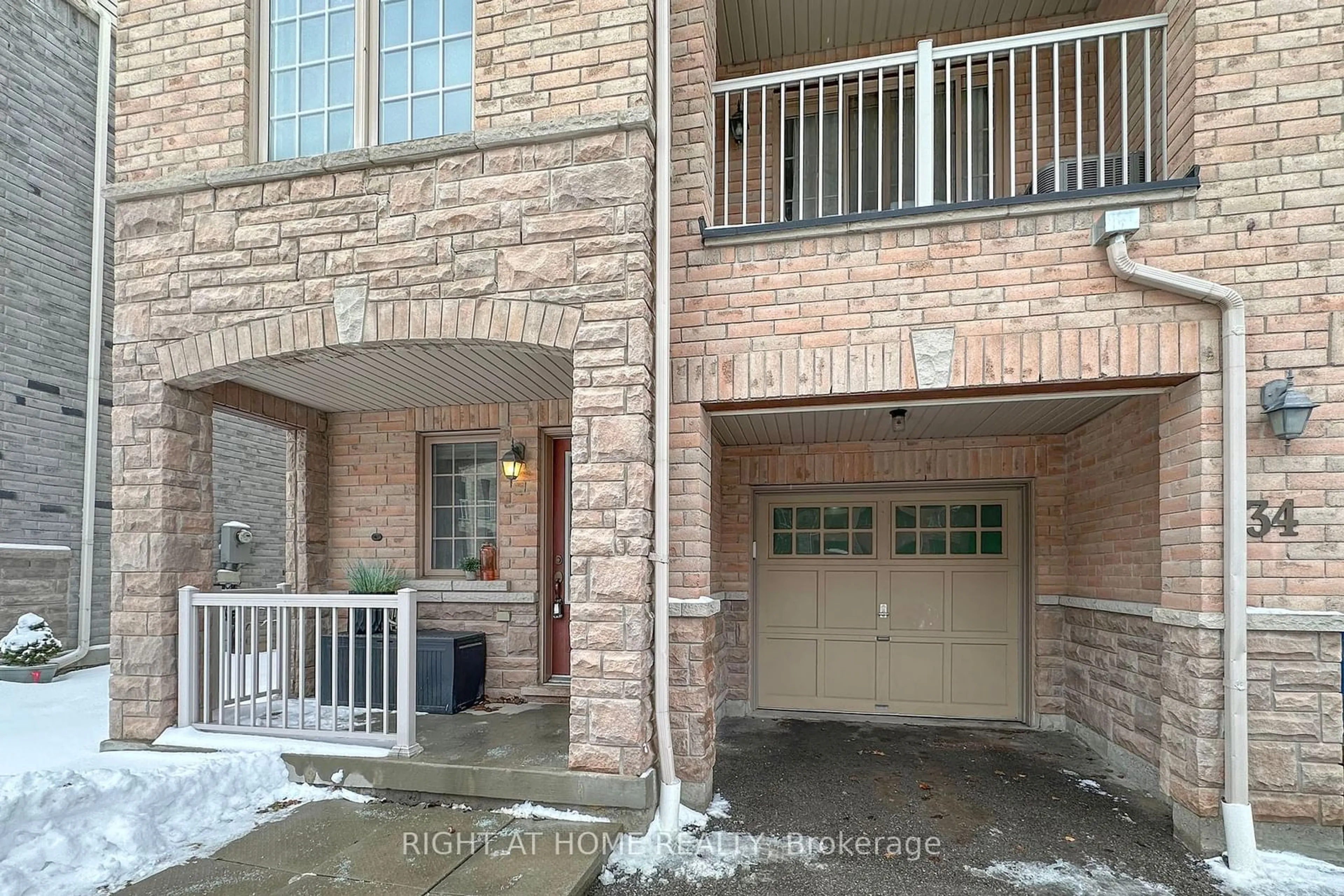 Indoor entryway for 34 Clowes St, Ajax Ontario L1Z 0K9