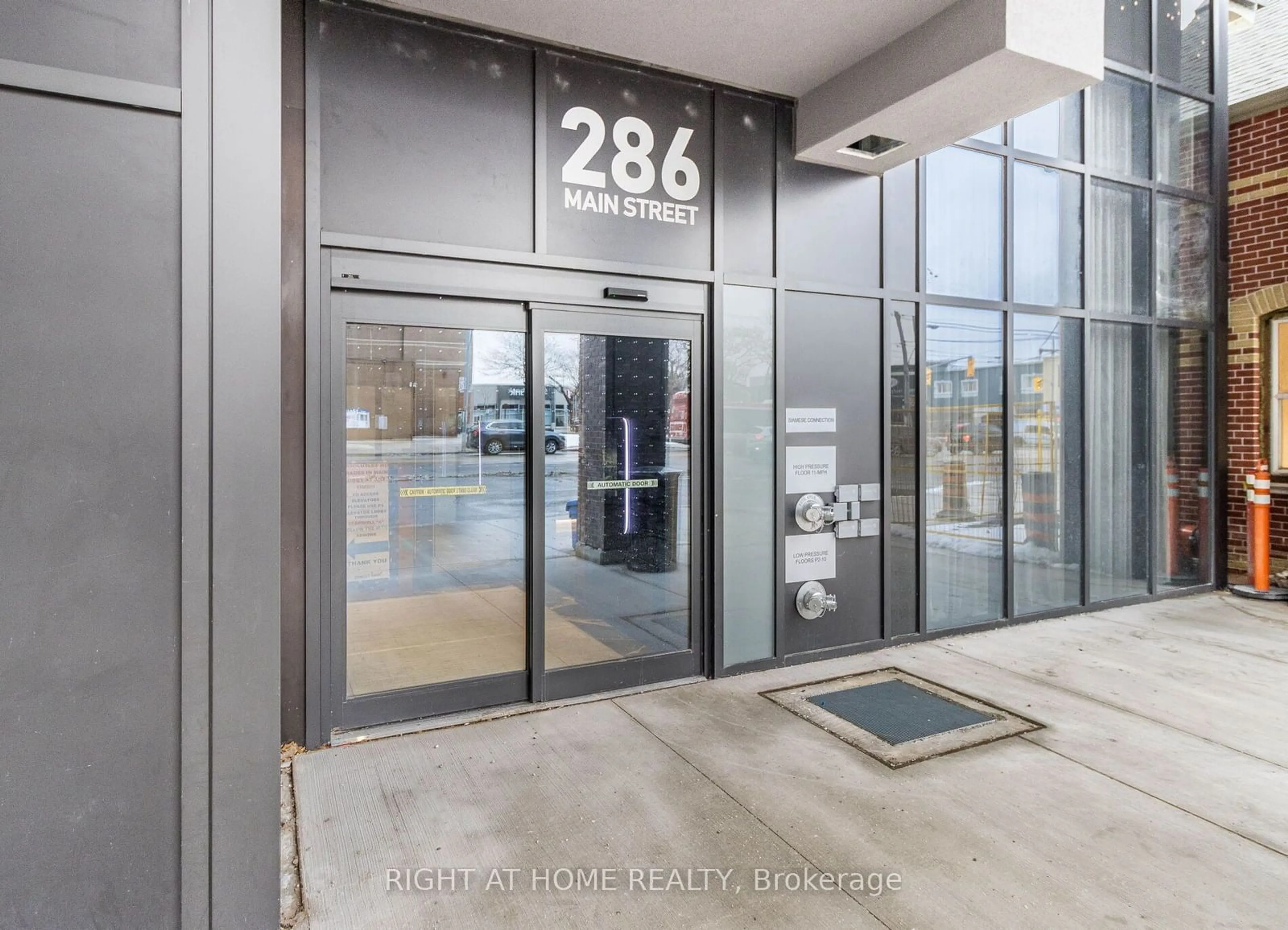 Indoor foyer for 286 Main St #314, Toronto Ontario M4C 0B3