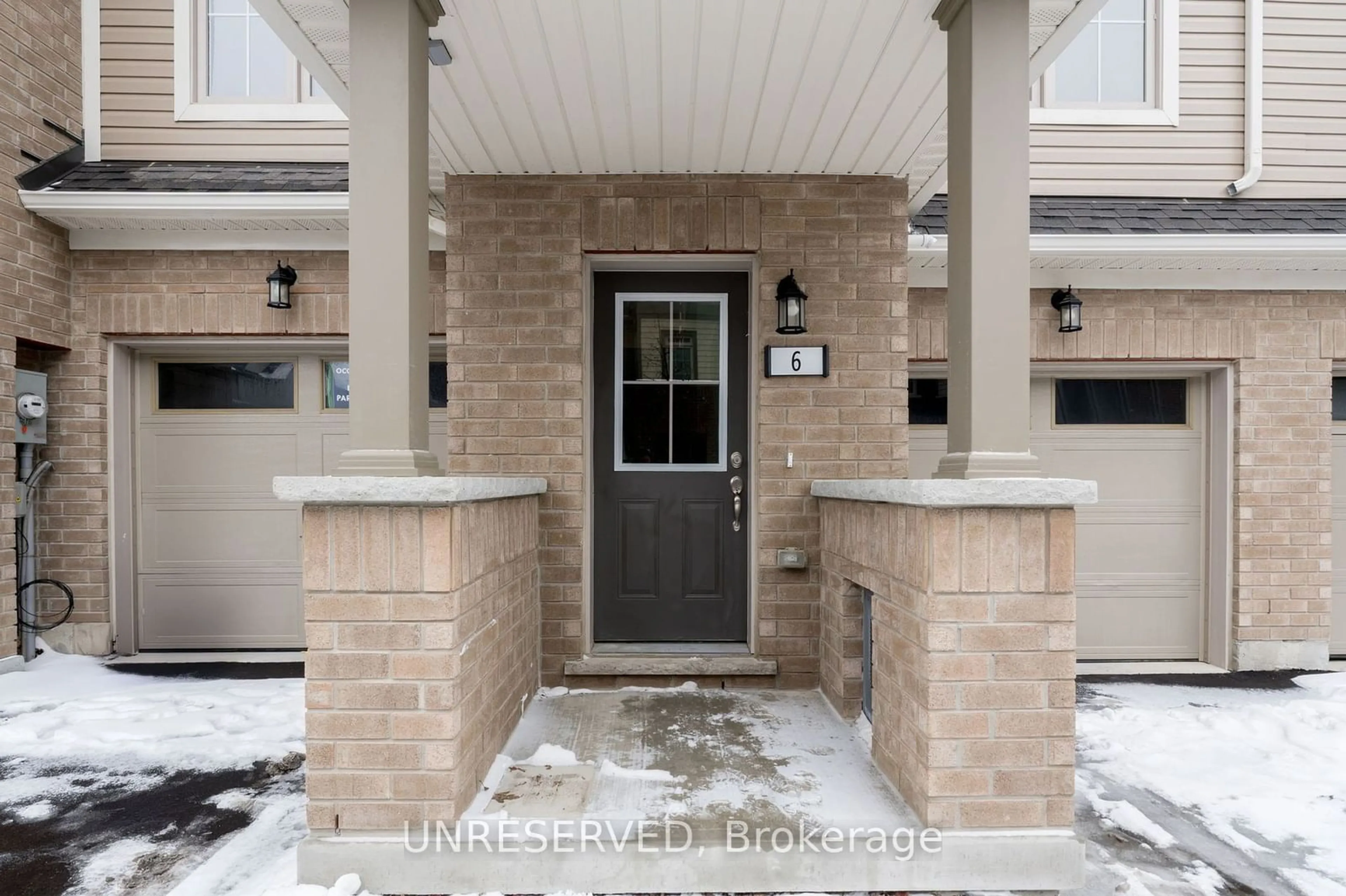 Indoor entryway for 6 Malone Lane, Clarington Ontario L1E 0H8