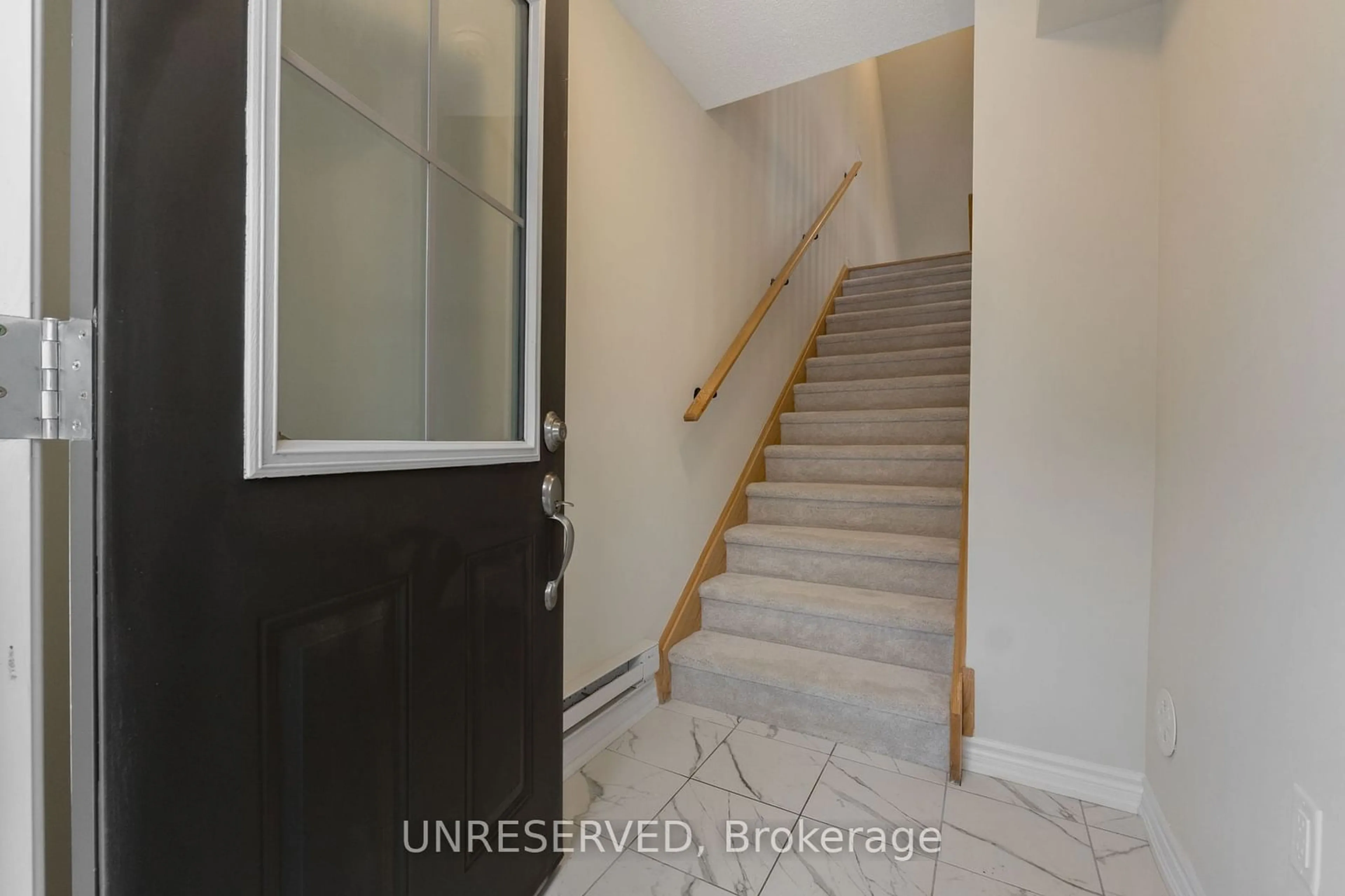 Indoor foyer for 6 Malone Lane, Clarington Ontario L1E 0H8