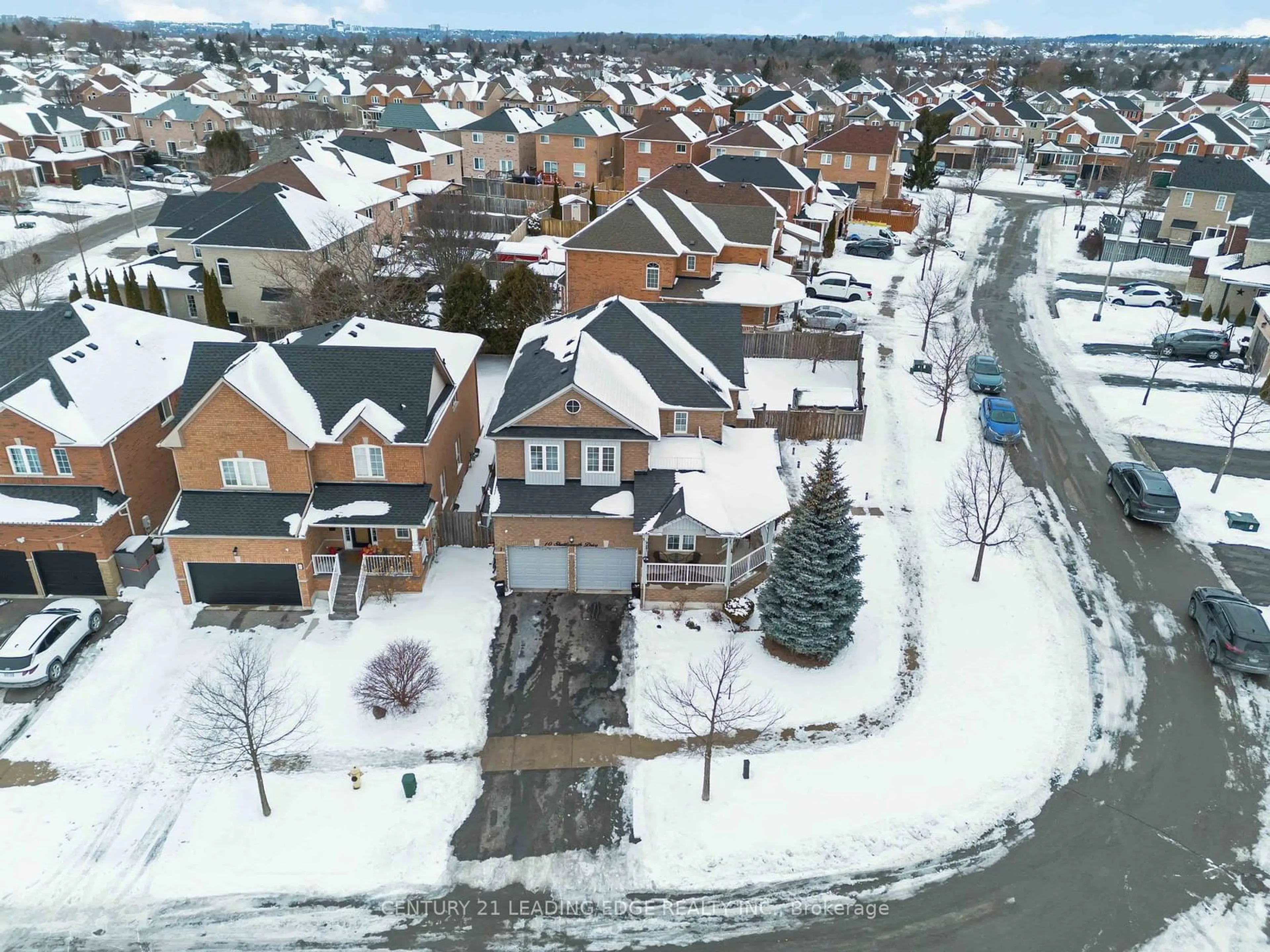 A pic from outside/outdoor area/front of a property/back of a property/a pic from drone, street for 10 Shuttleworth Dr, Clarington Ontario L1E 3J1