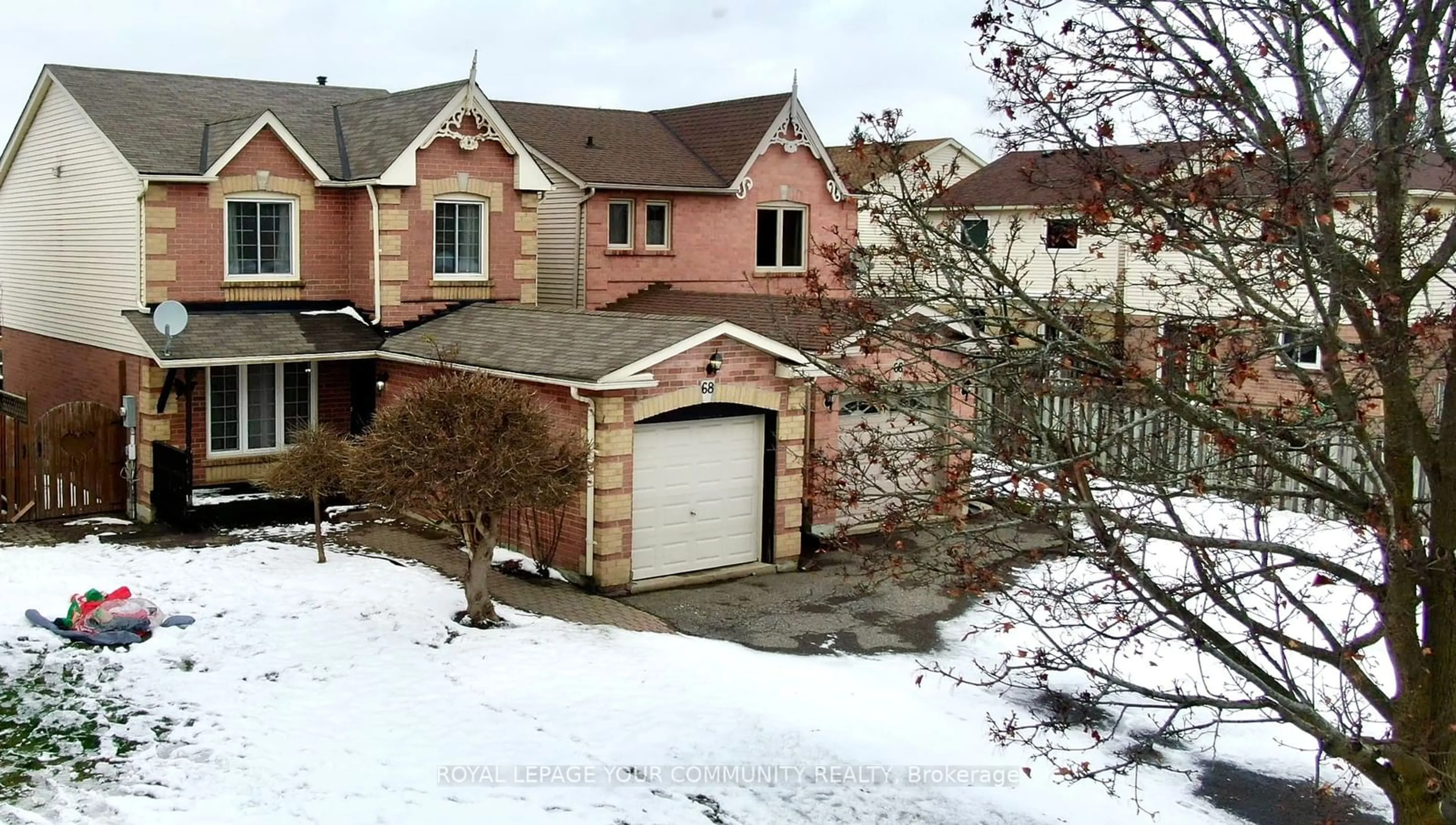 A pic from outside/outdoor area/front of a property/back of a property/a pic from drone, street for 68 Yorkville Dr, Clarington Ontario L1E 2A7