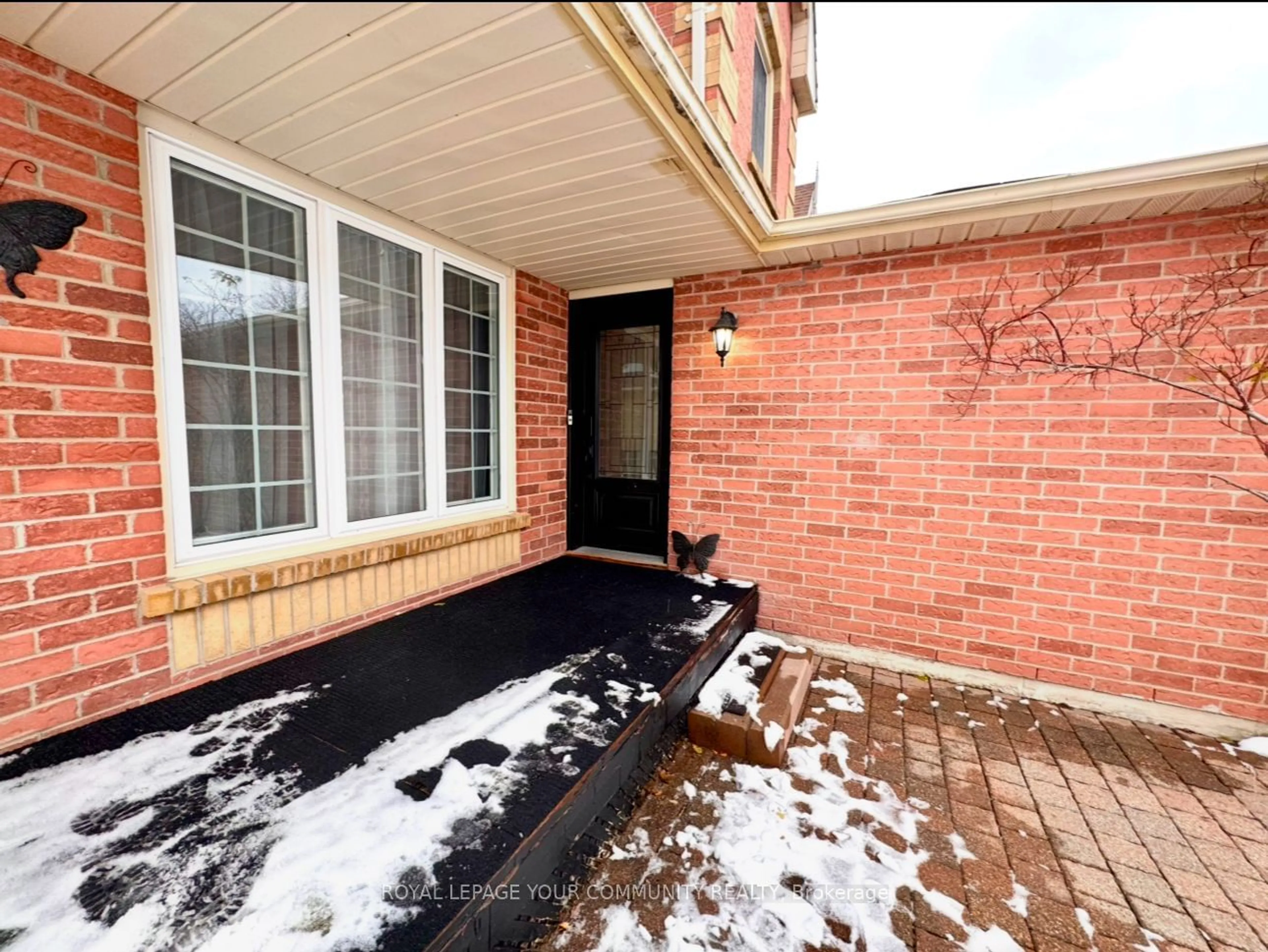 Indoor entryway for 68 Yorkville Dr, Clarington Ontario L1E 2A7