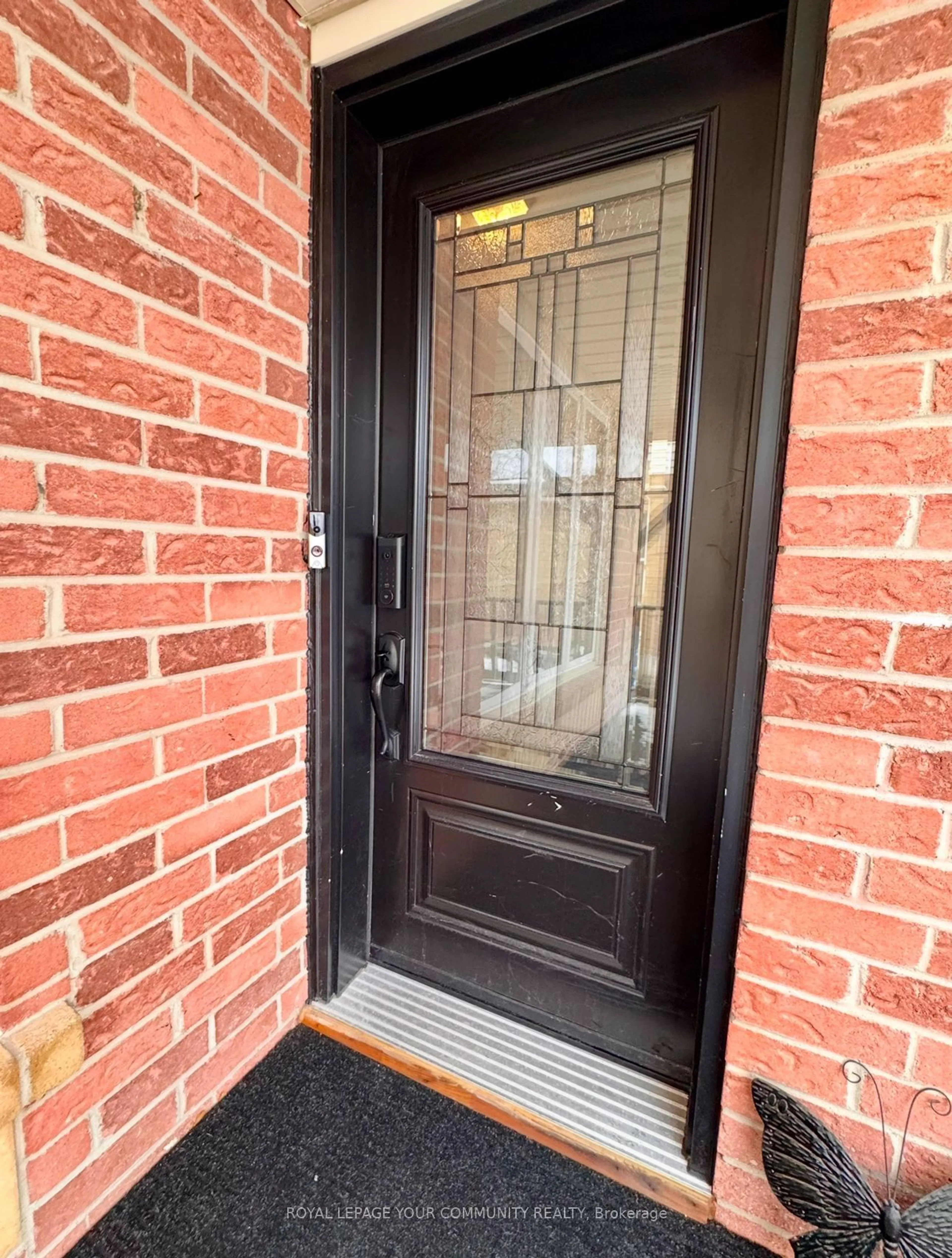 Indoor entryway for 68 Yorkville Dr, Clarington Ontario L1E 2A7