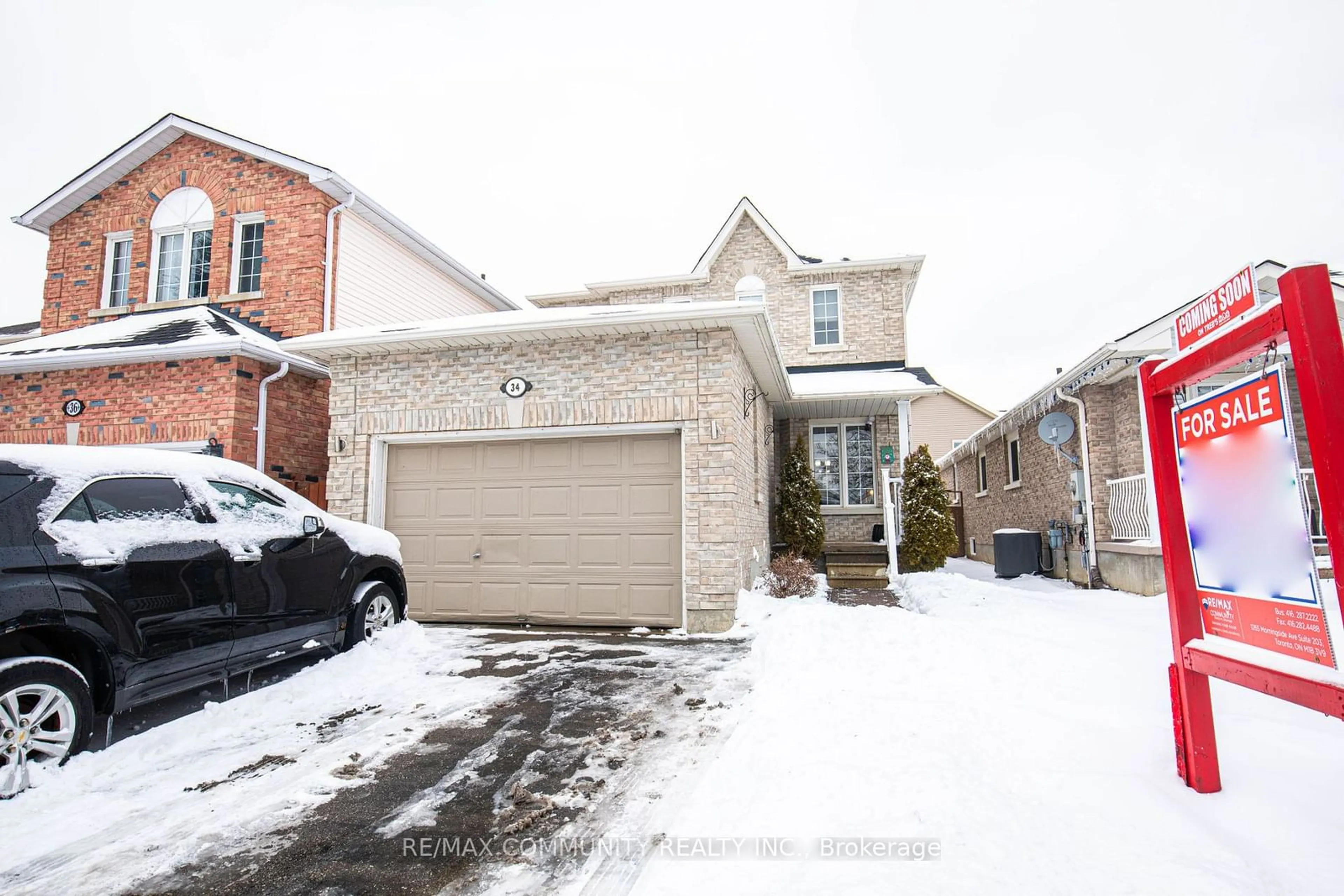 A pic from outside/outdoor area/front of a property/back of a property/a pic from drone, street for 34 Daiseyfield Ave, Clarington Ontario L1E 3E8