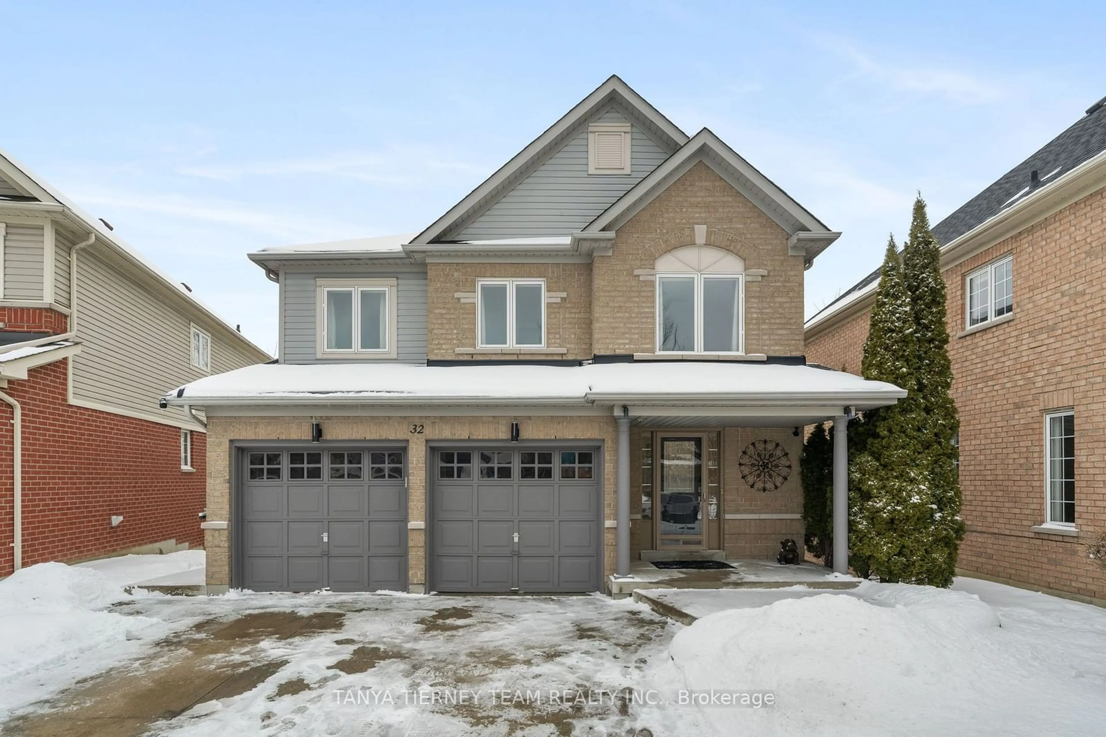 Home with brick exterior material, street for 32 Blossomview Crt, Whitby Ontario L1R 3G5