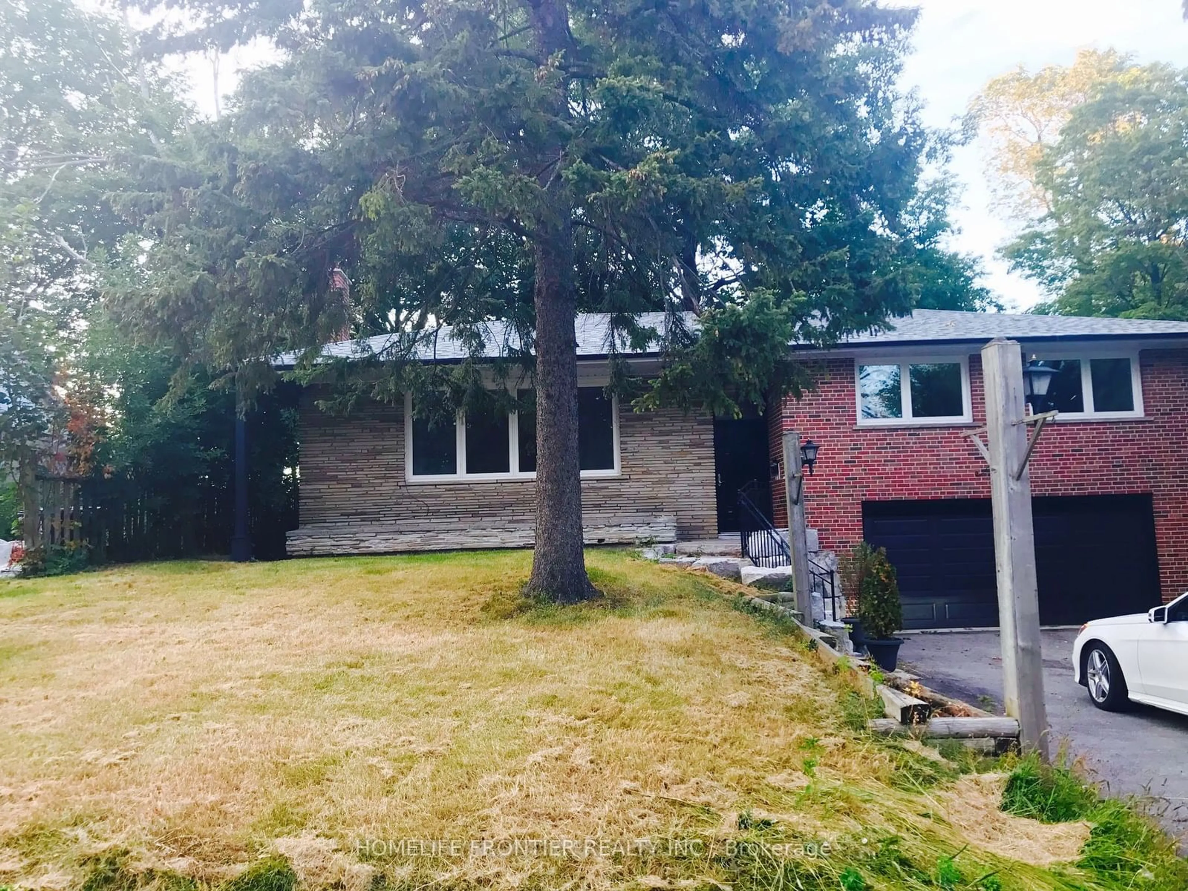 A pic from outside/outdoor area/front of a property/back of a property/a pic from drone, street for 541 Rouge Hills Dr, Toronto Ontario M1C 2Z9