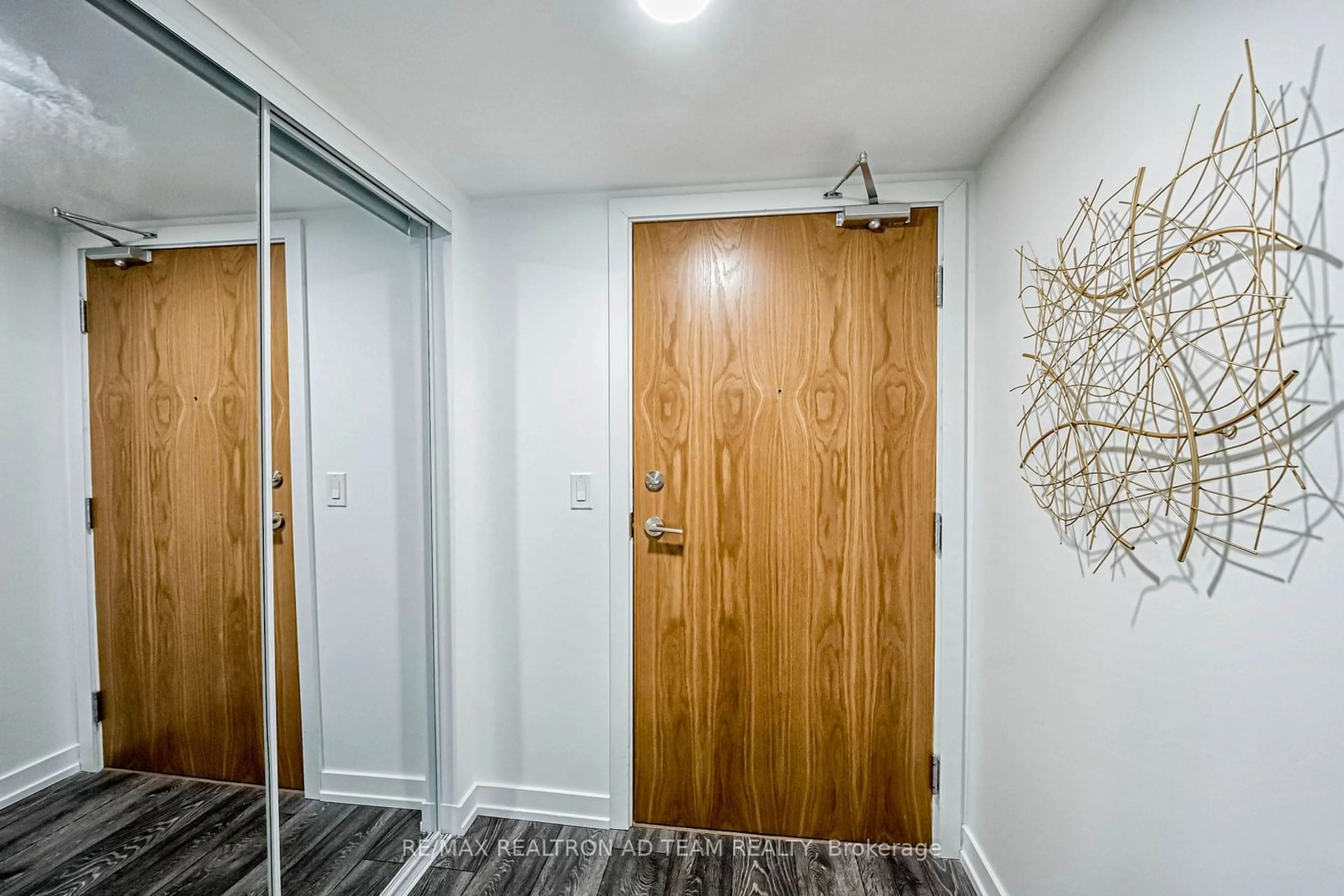 Indoor entryway for 1455 Celebration Dr #1203, Pickering Ontario L1W 0C3