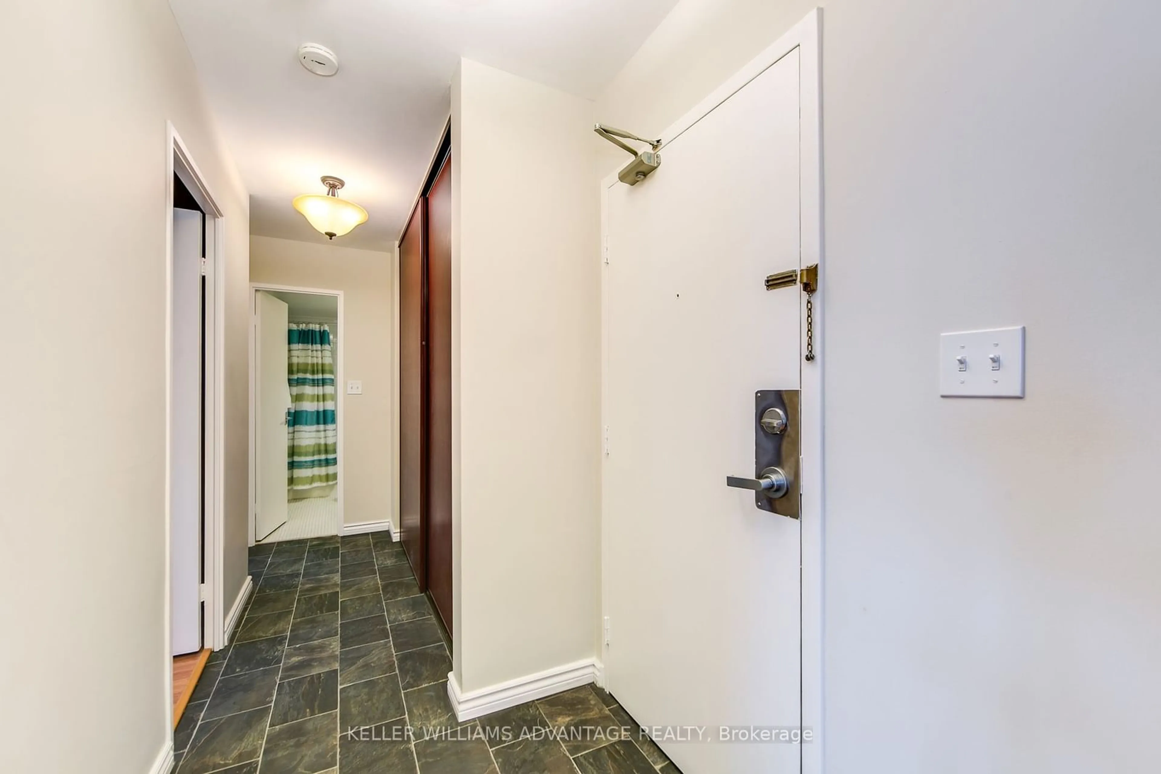 Indoor entryway for 1 Massey Sq #2504, Toronto Ontario M4C 5L4