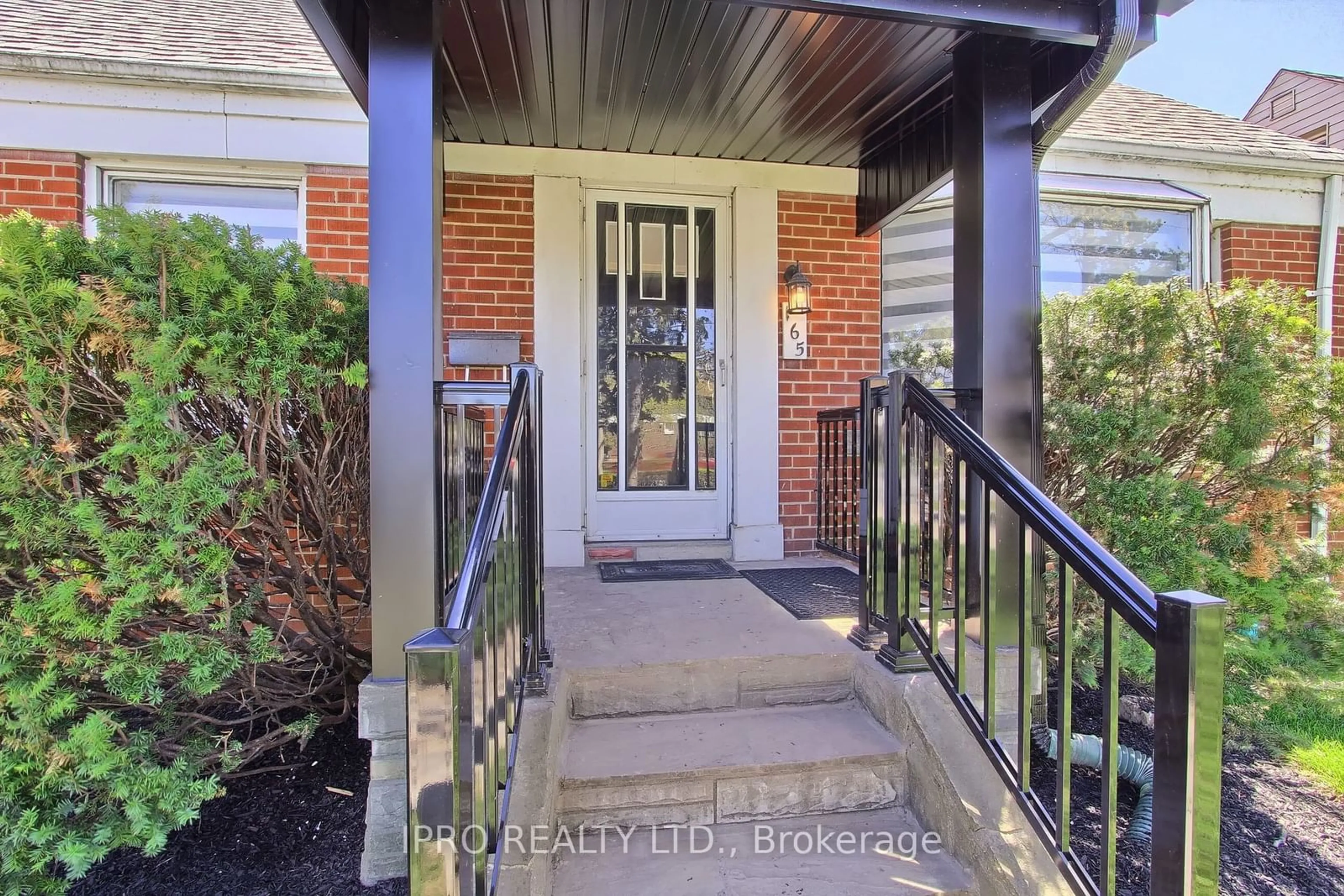 Indoor entryway for 165 Ellesmere Rd, Toronto Ontario M1R 4C7