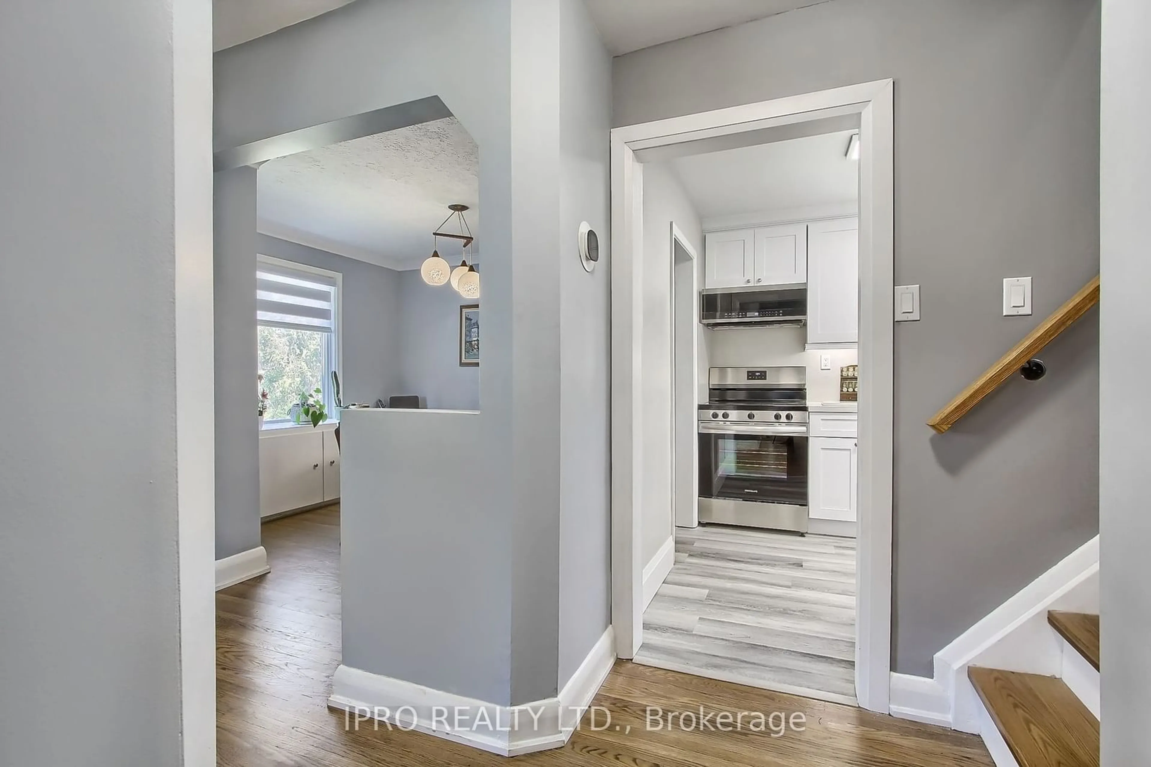 Indoor entryway for 165 Ellesmere Rd, Toronto Ontario M1R 4C7