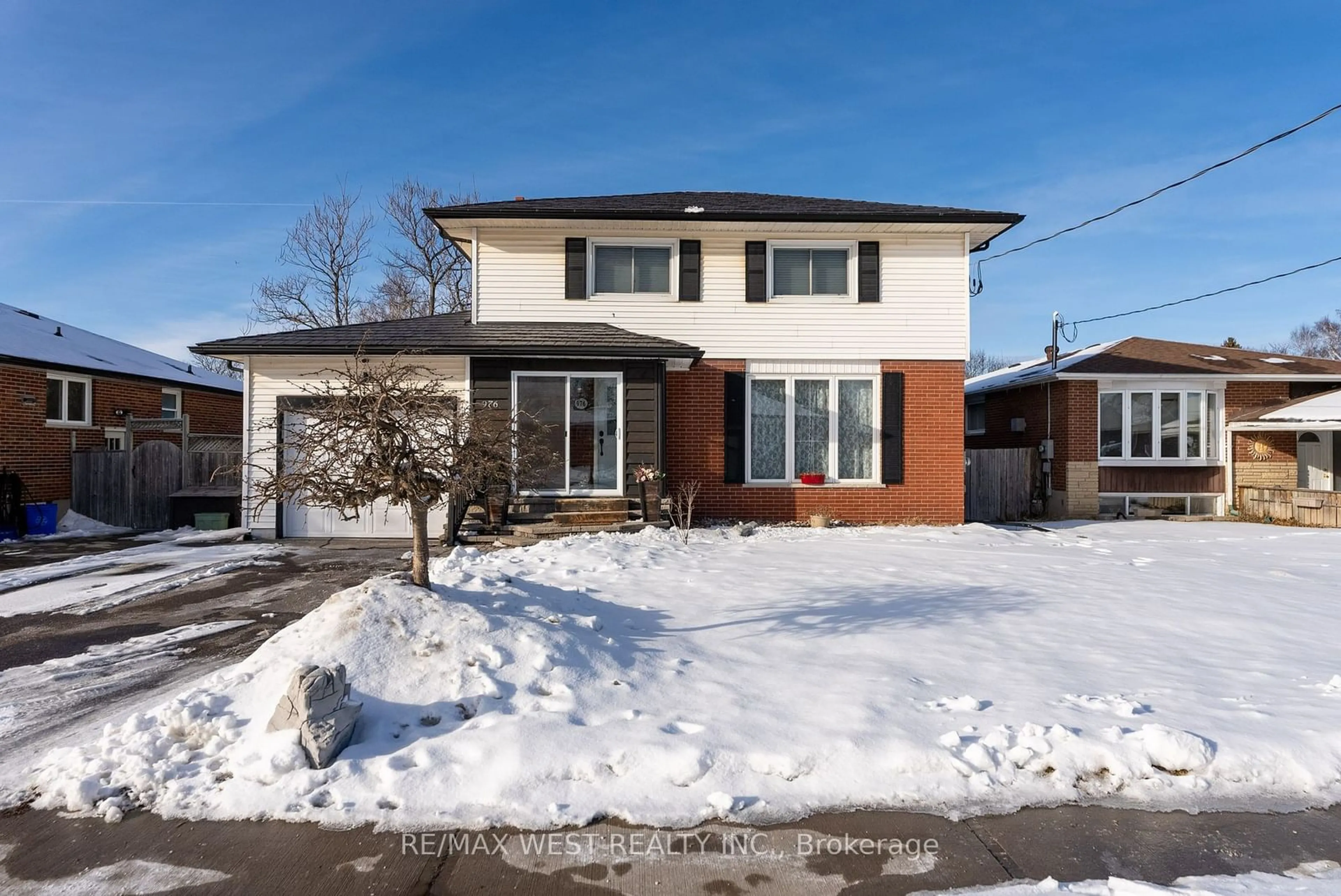 Home with brick exterior material, street for 976 Olive Ave, Oshawa Ontario L1H 2S9