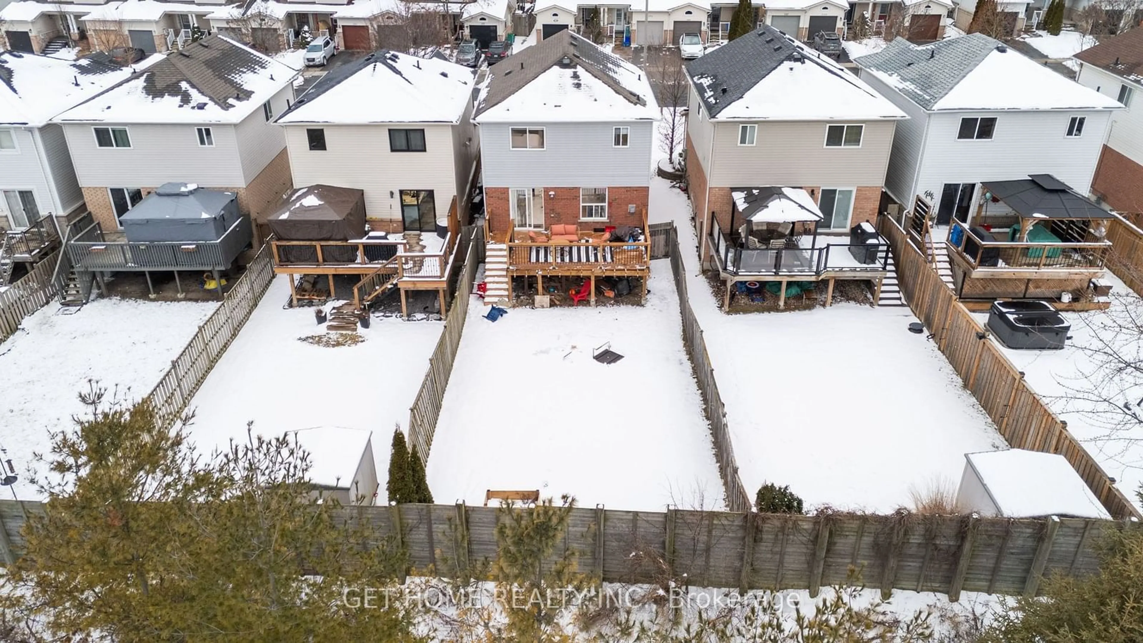 A pic from outside/outdoor area/front of a property/back of a property/a pic from drone, city buildings view from balcony for 267 Swindells St, Clarington Ontario L1C 5G7