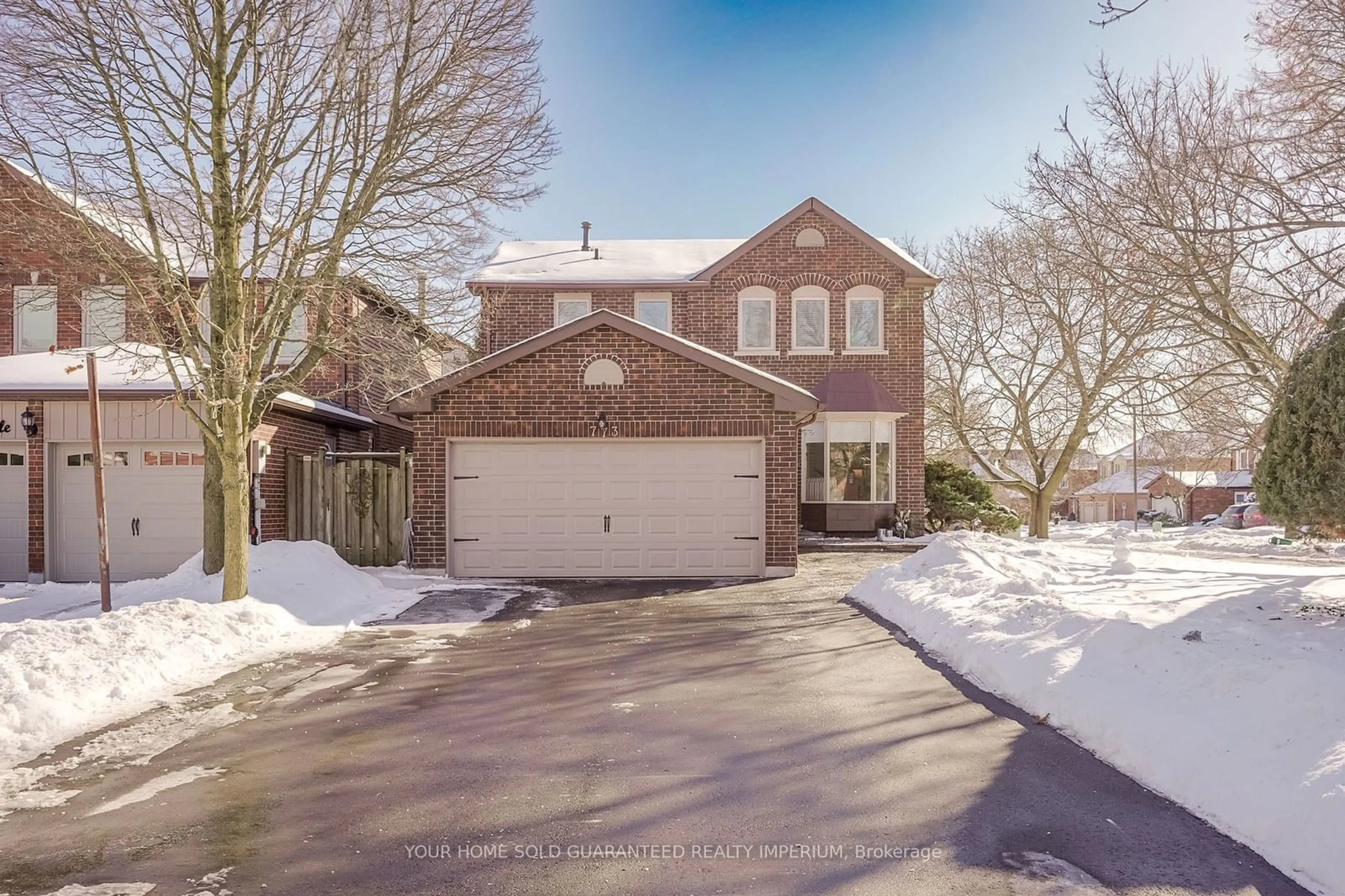 A pic from outside/outdoor area/front of a property/back of a property/a pic from drone, street for 773 Stonepath Circ, Pickering Ontario L1V 3S9