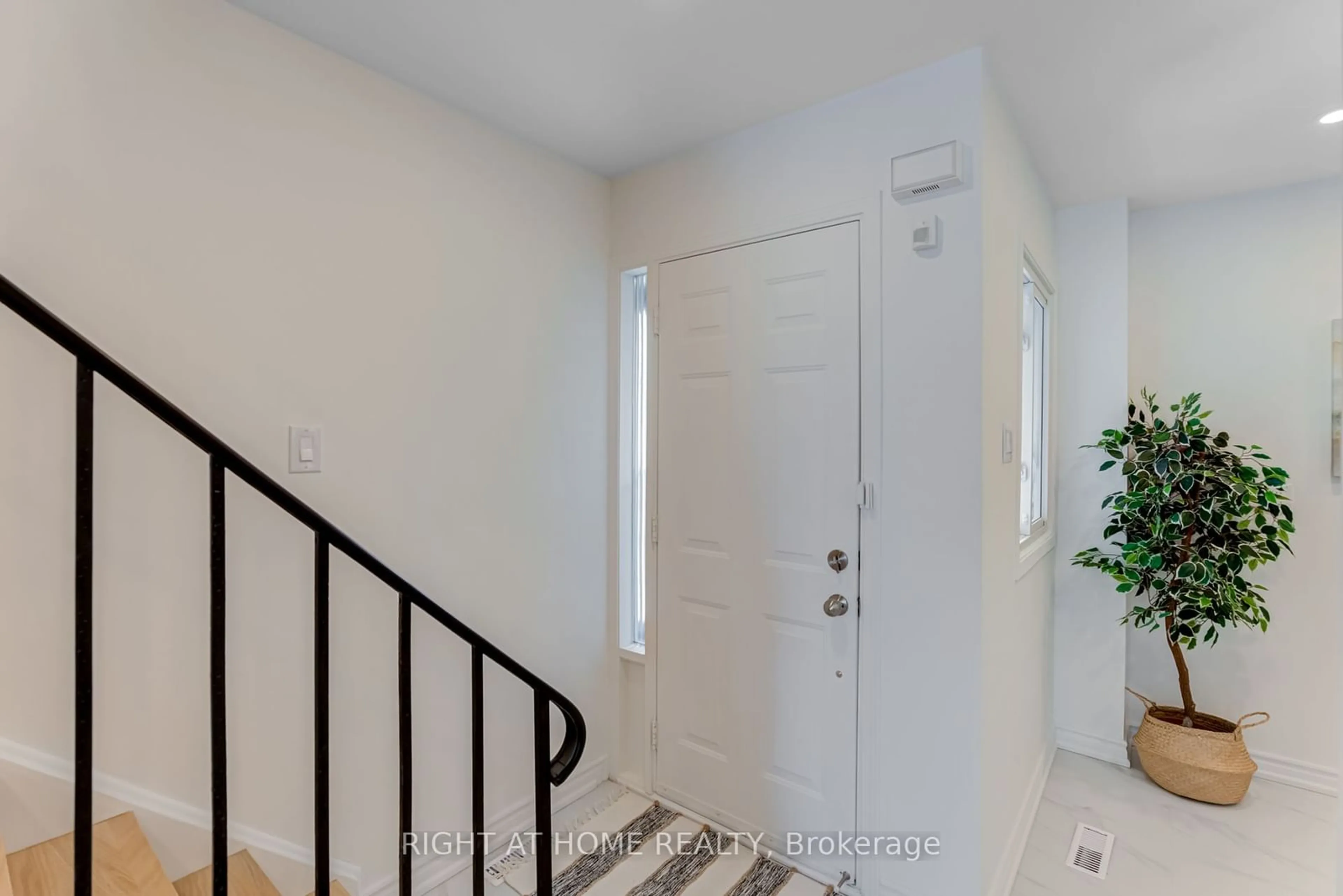 Indoor entryway for 81 Prosperity Ptwy, Toronto Ontario M1B 4G9