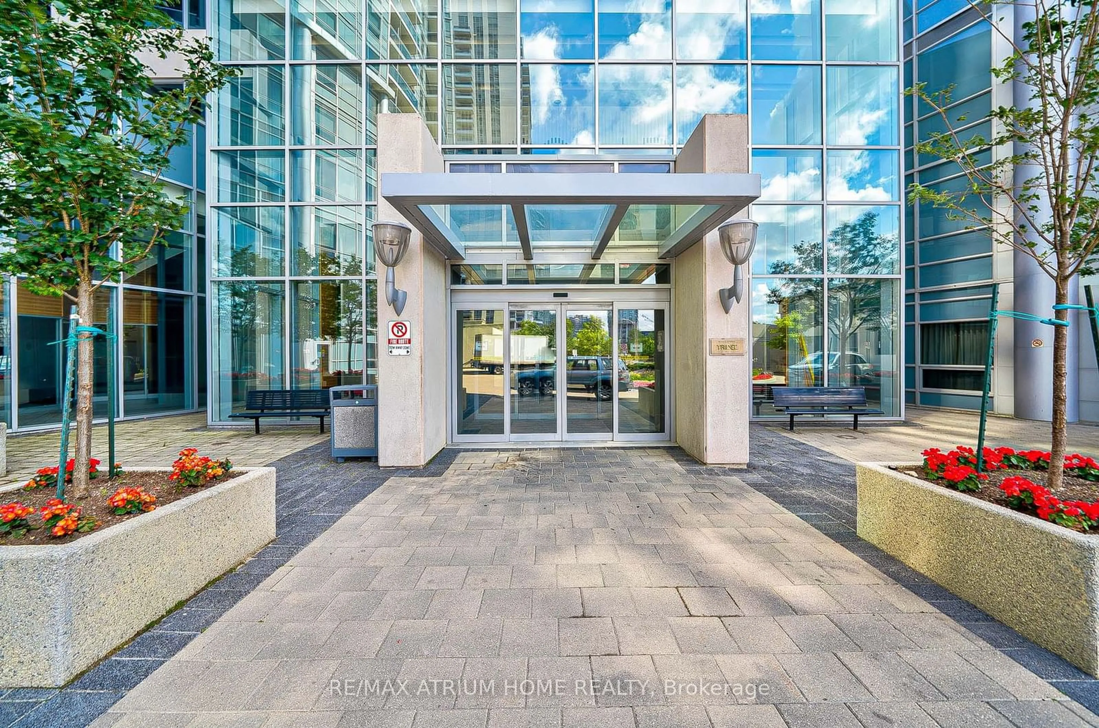 Indoor foyer for 135 Village Green Sq #3422, Toronto Ontario M1S 0G4