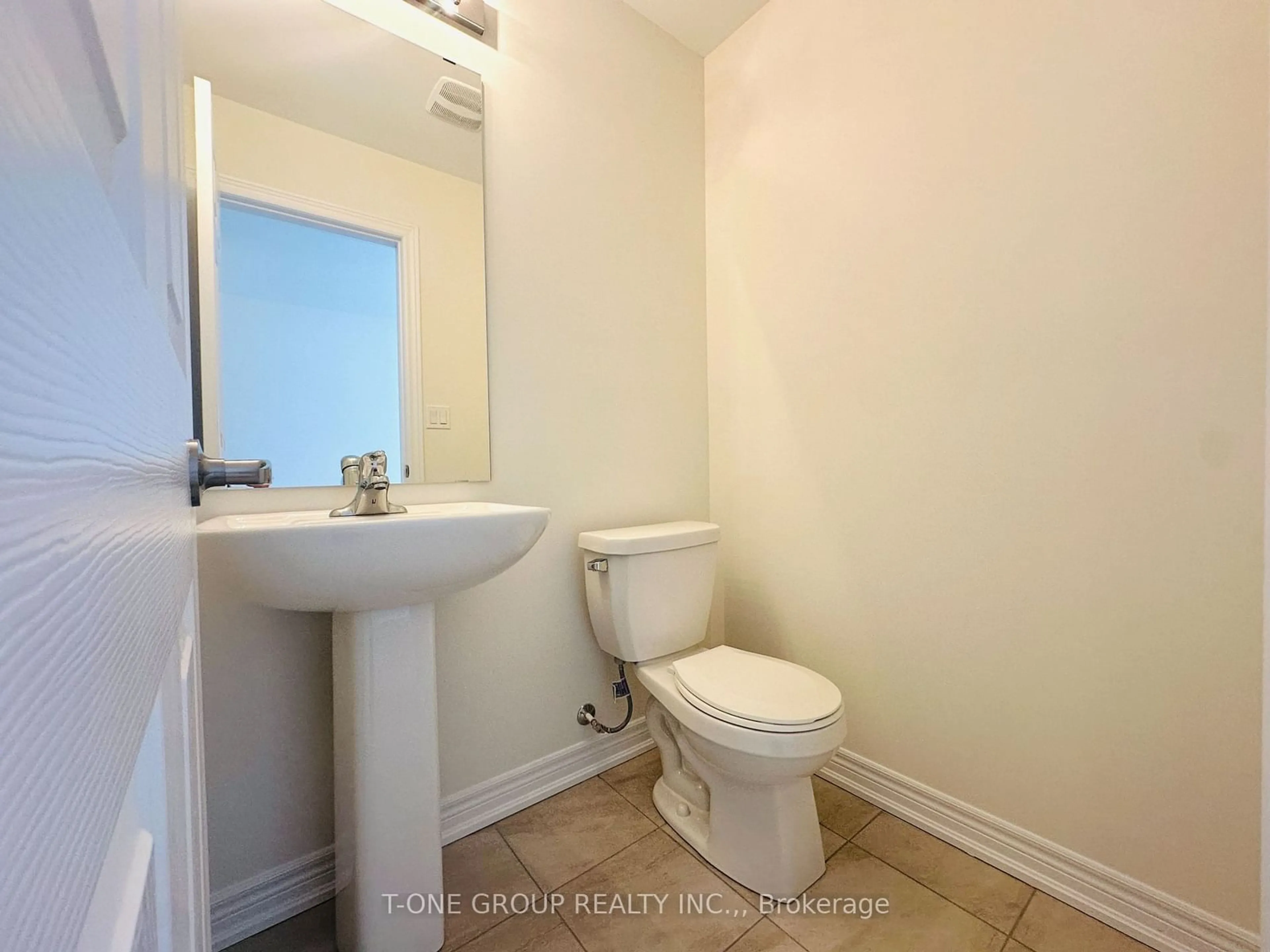 Standard bathroom, unknown for 903 Crowsnest Hllw, Pickering Ontario L1X 0P3