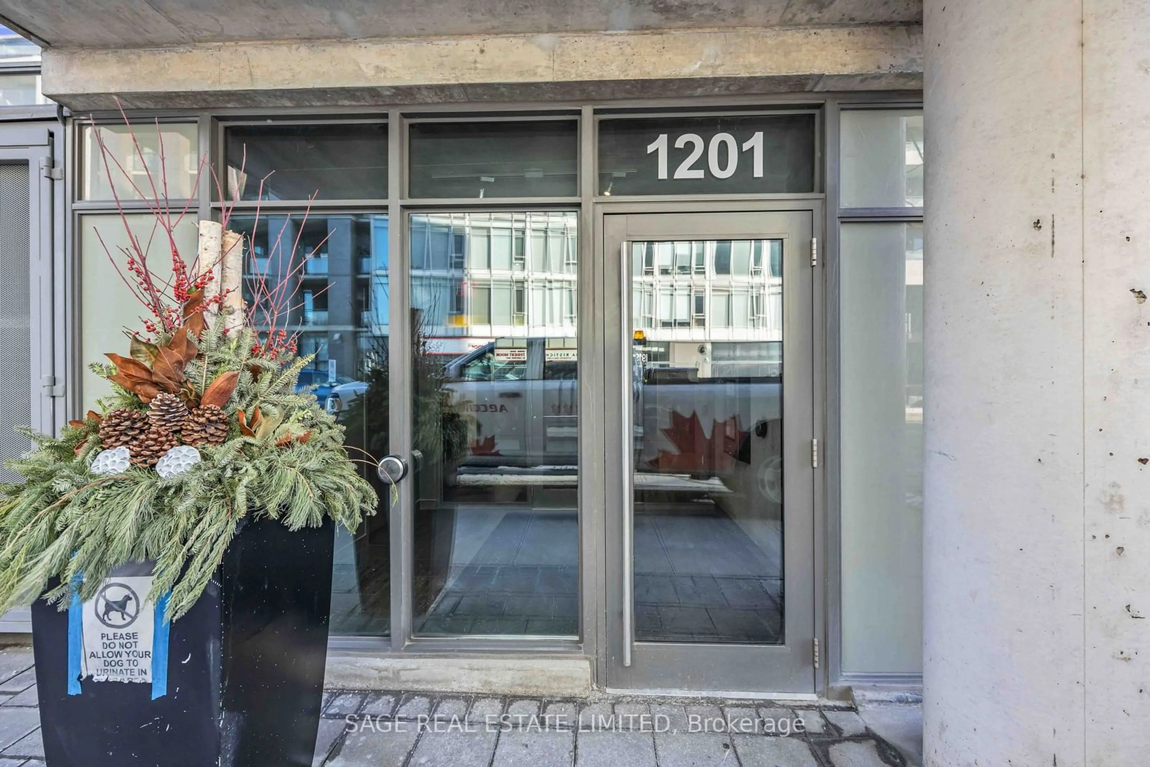 Indoor foyer for 1201 Dundas St #609, Toronto Ontario M4M 1S2