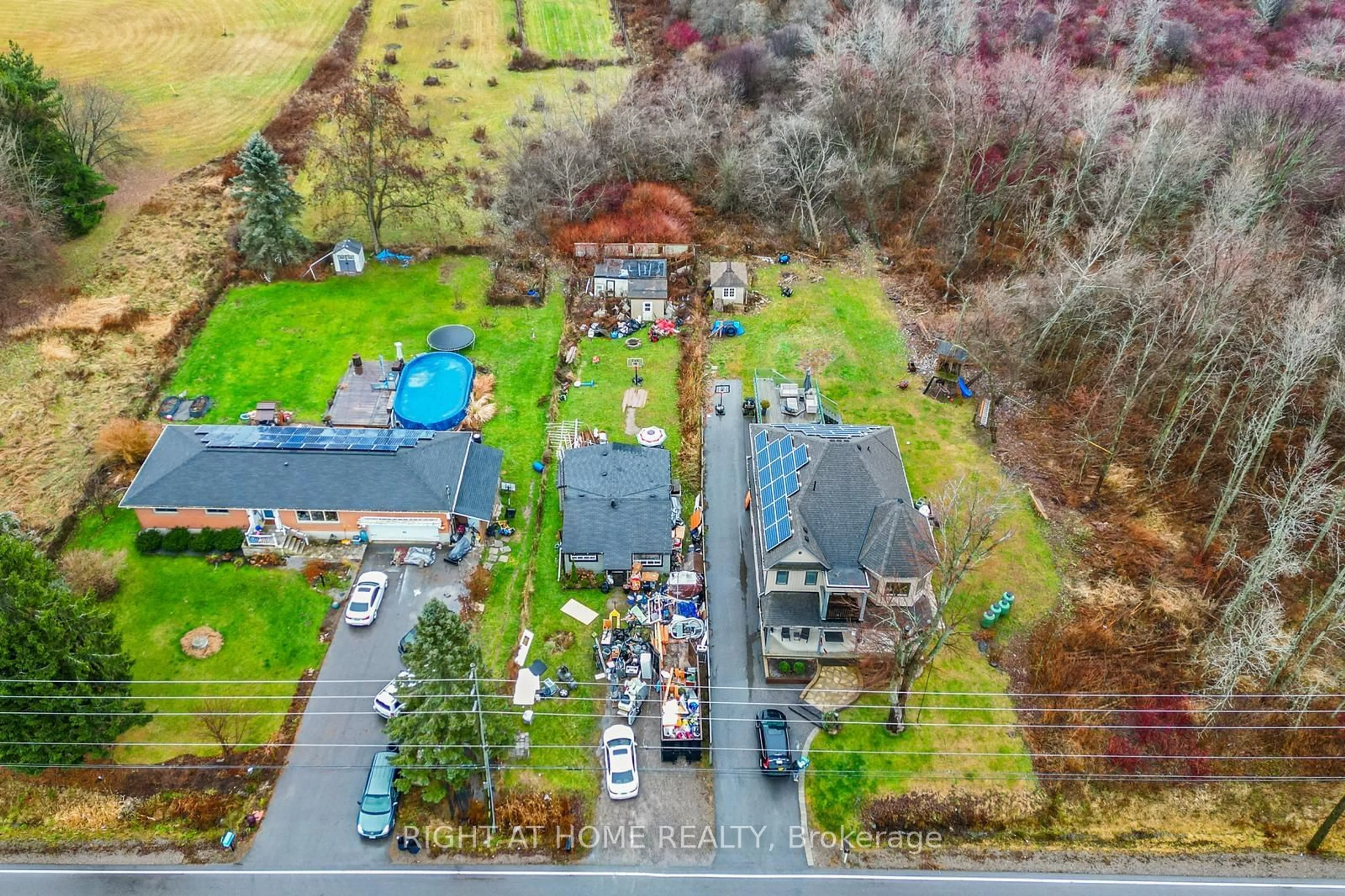 A pic from outside/outdoor area/front of a property/back of a property/a pic from drone, street for 51 Range Rd, Ajax Ontario L1Z 1X2