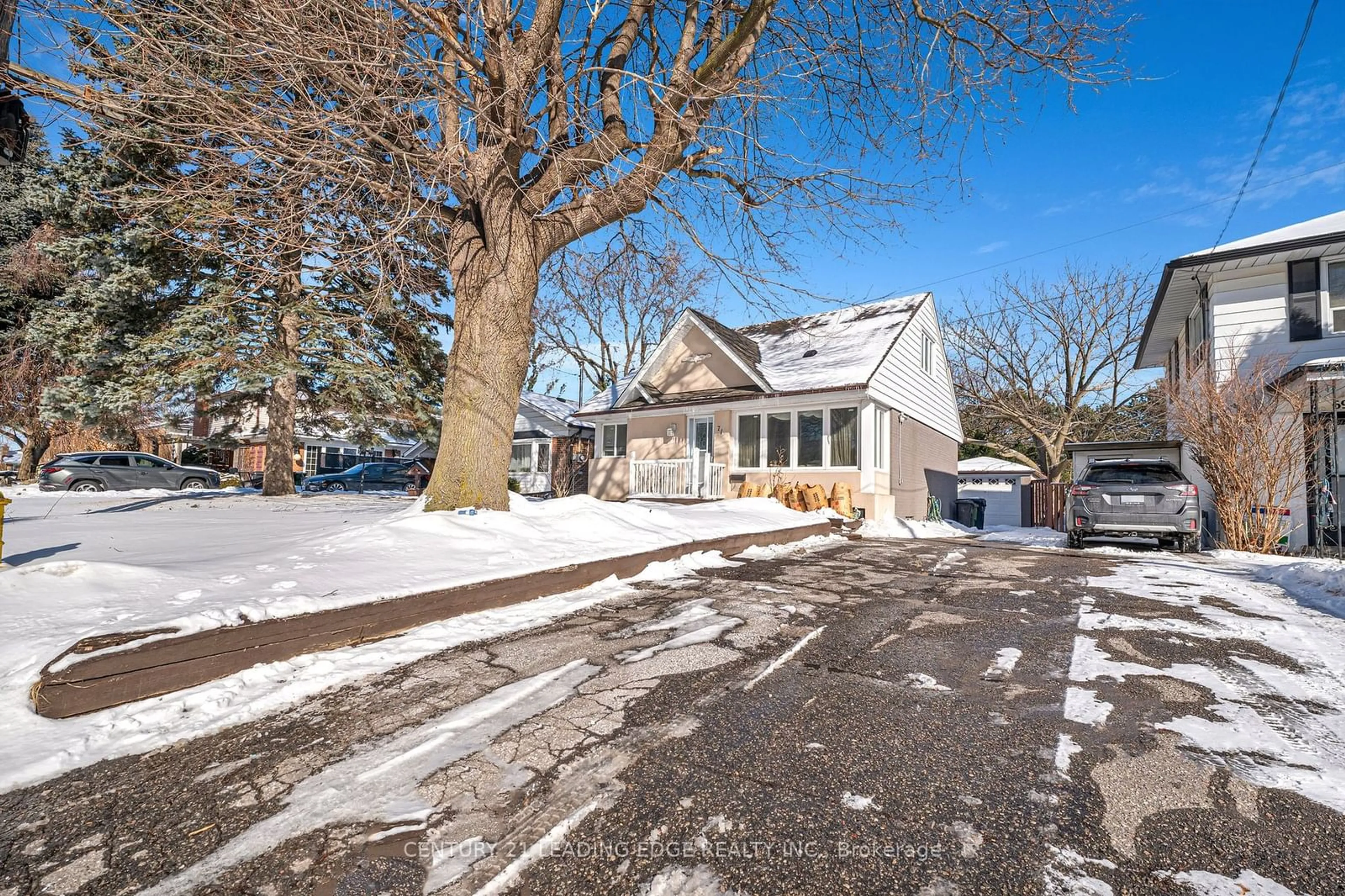 A pic from outside/outdoor area/front of a property/back of a property/a pic from drone, street for 71 Treverton Dr, Toronto Ontario M1K 3S5