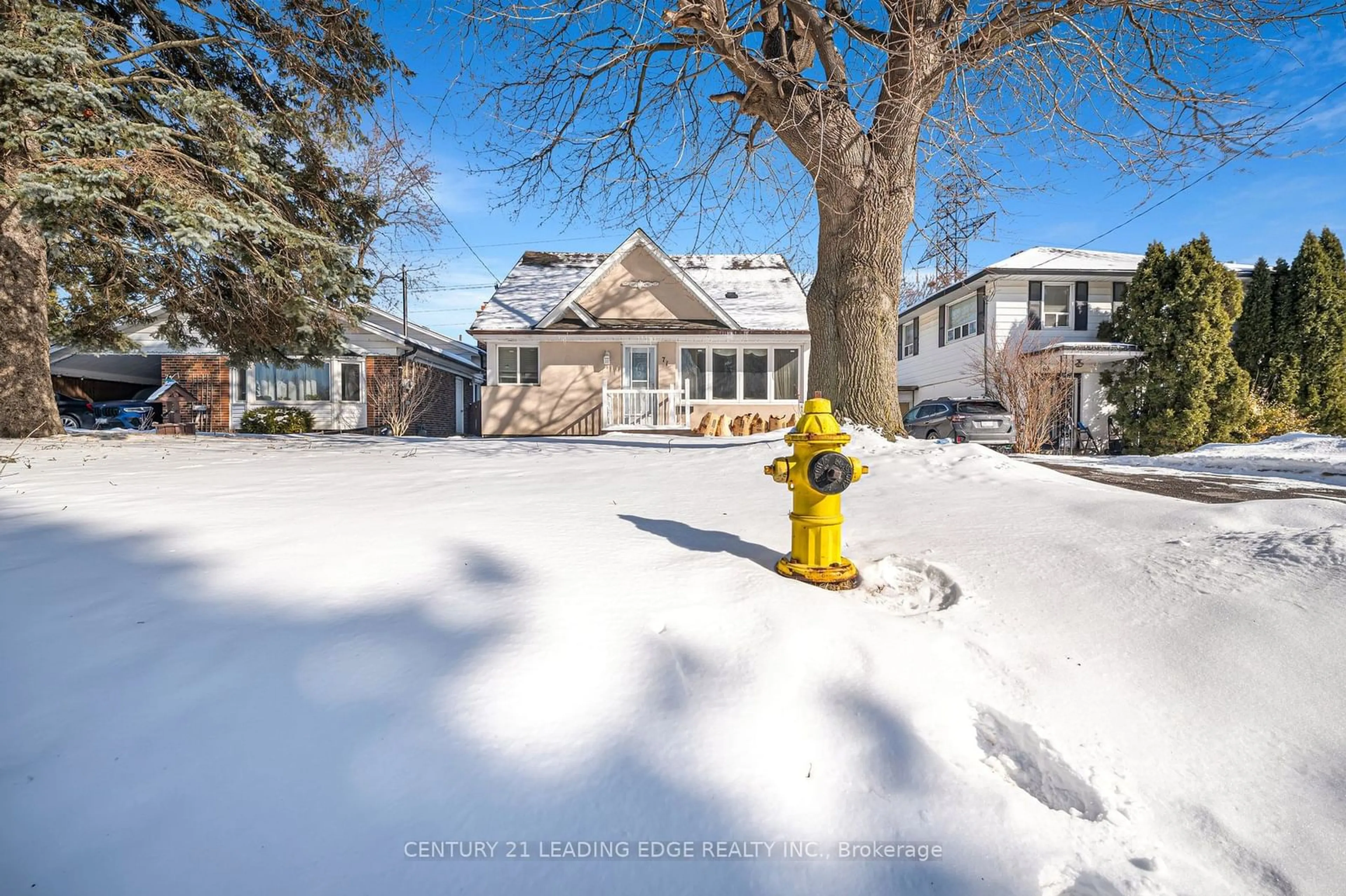 A pic from outside/outdoor area/front of a property/back of a property/a pic from drone, street for 71 Treverton Dr, Toronto Ontario M1K 3S5