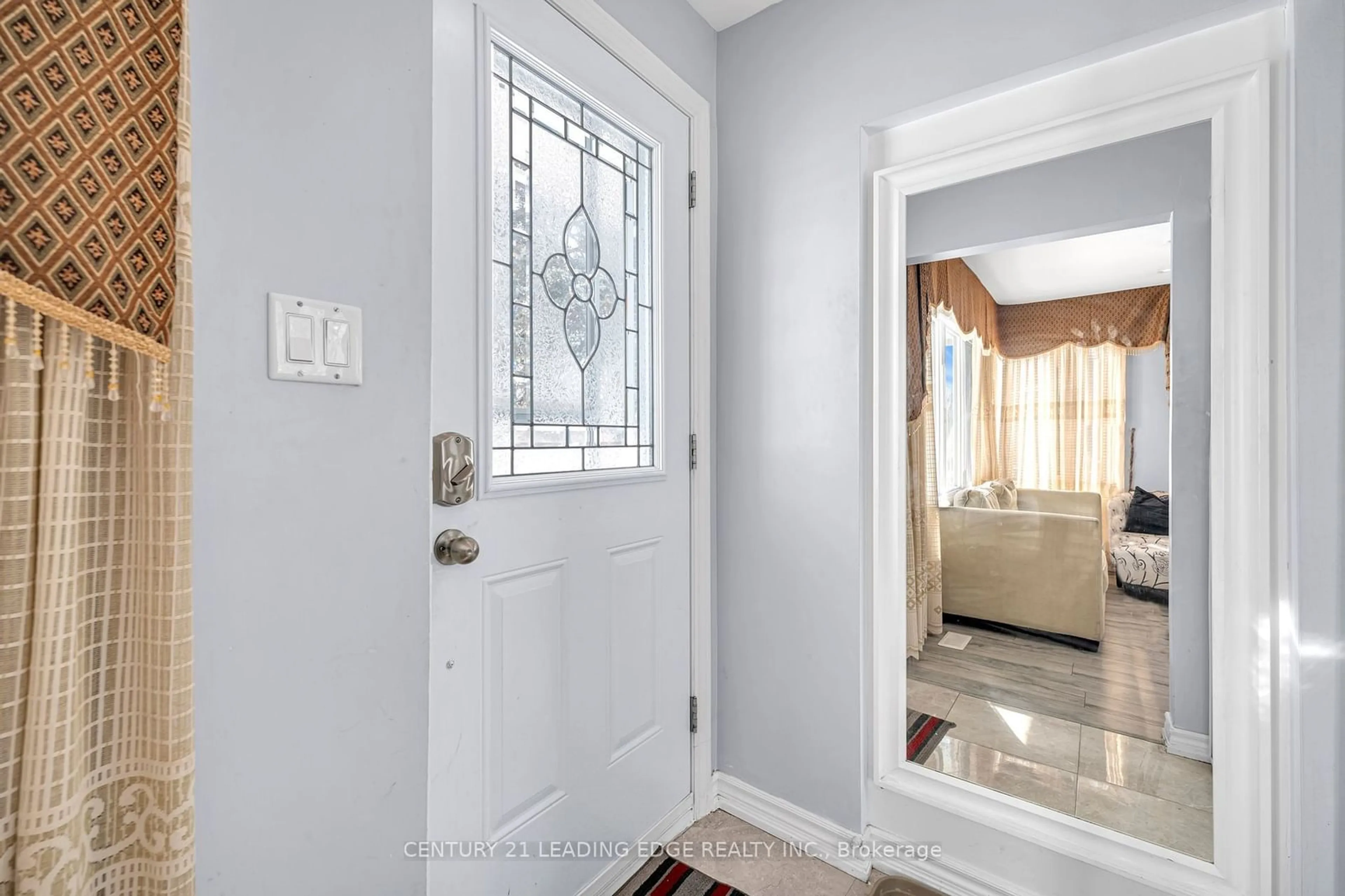 Indoor entryway for 71 Treverton Dr, Toronto Ontario M1K 3S5