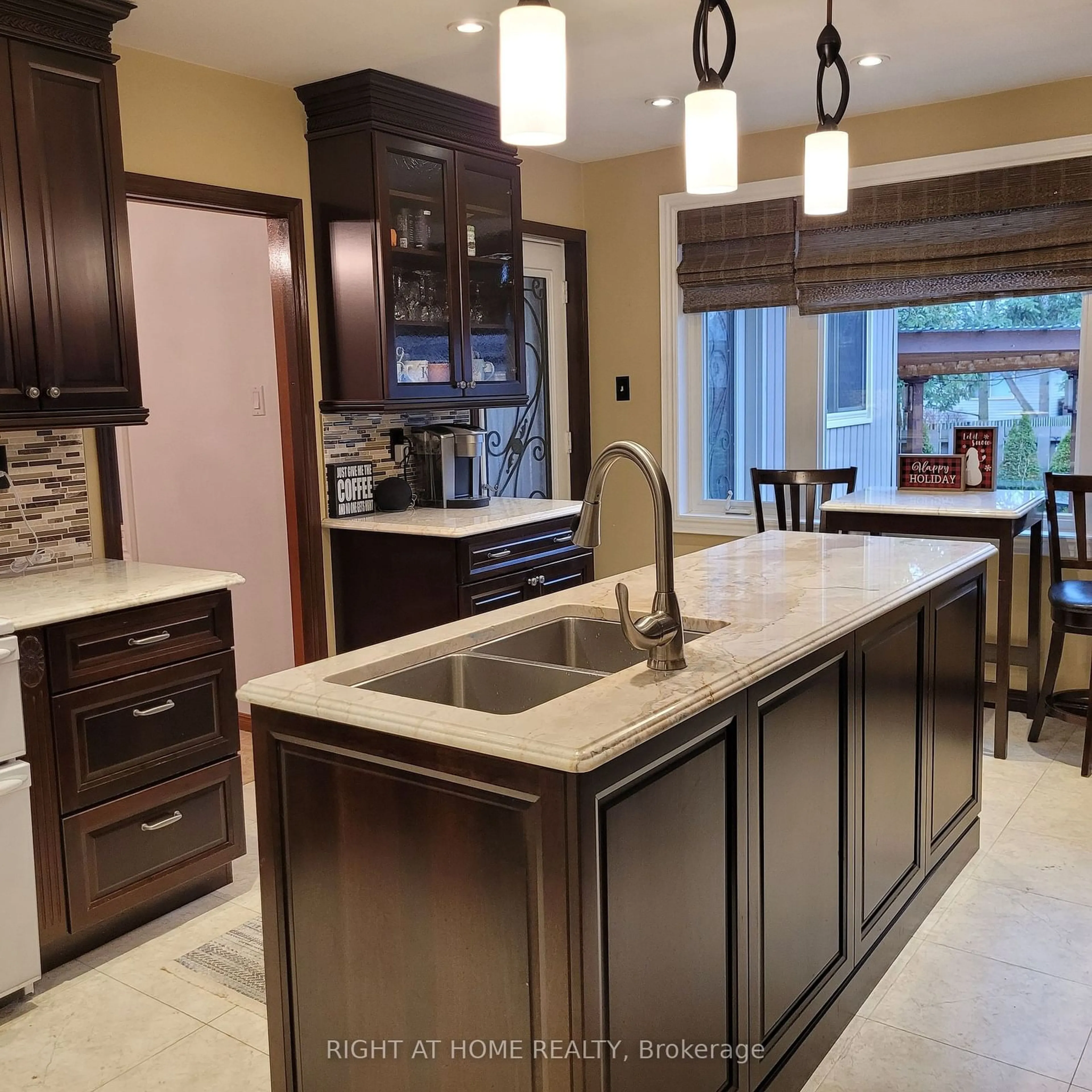 Open concept kitchen, ceramic/tile floor for 436 Labrador Dr, Oshawa Ontario L1H 7E9