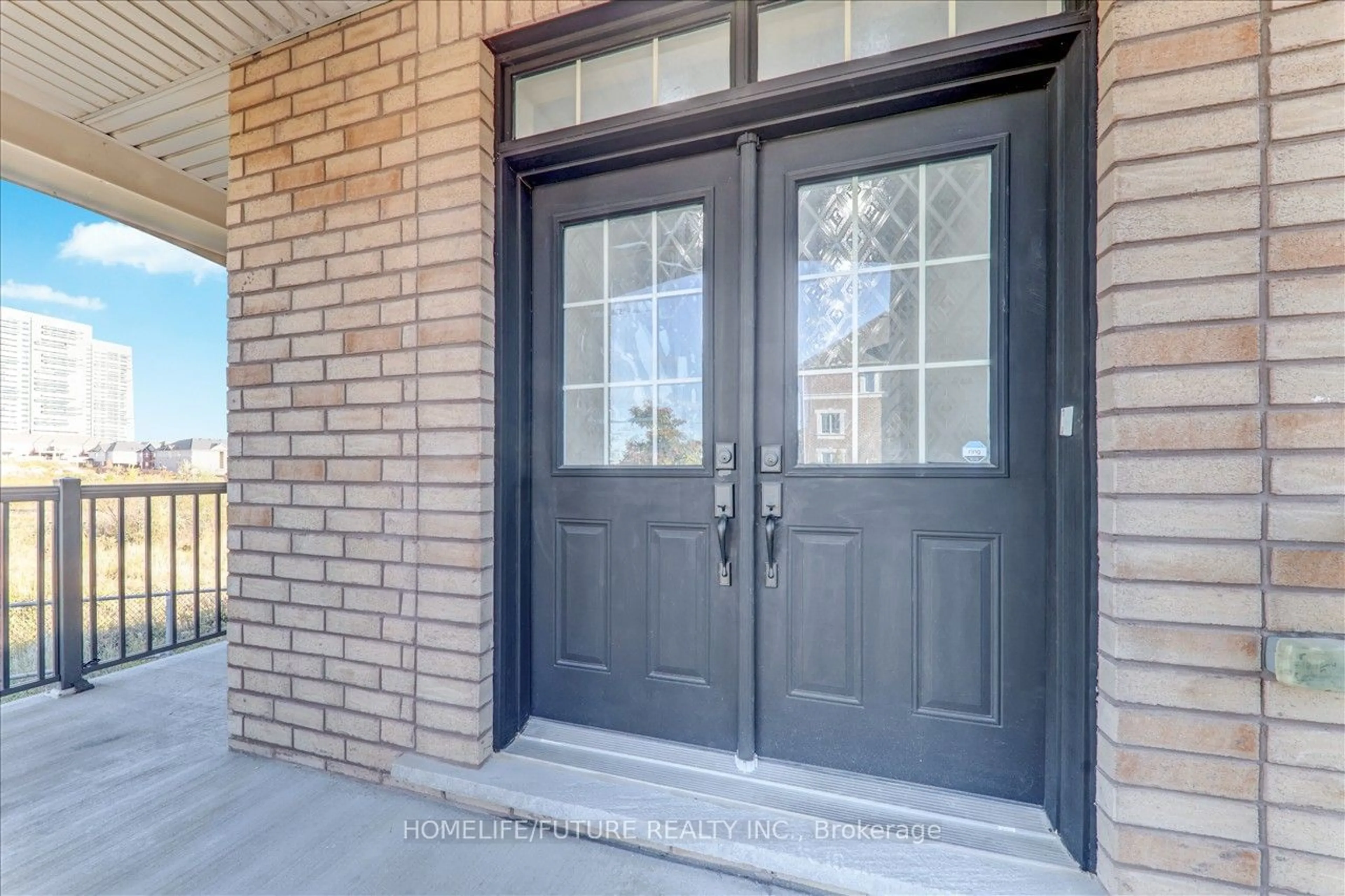 Indoor entryway for 153 Windfields Farm Dr, Oshawa Ontario L1L 0K2