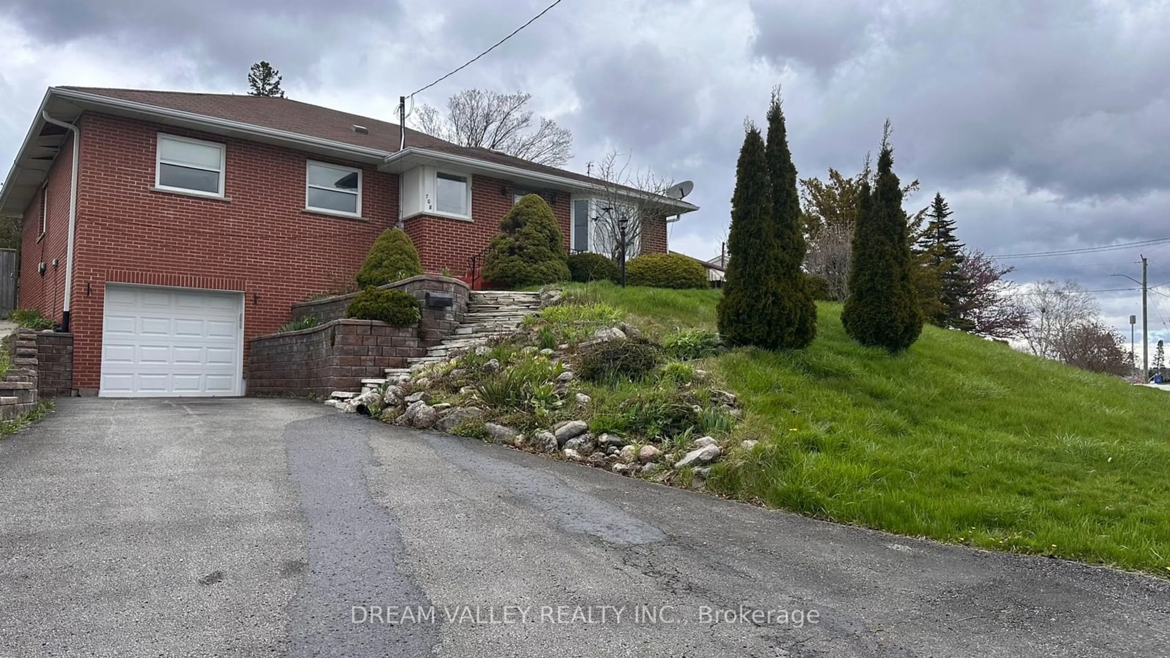 Unknown for 708 Tennyson Ave, Oshawa Ontario L1H 3K4