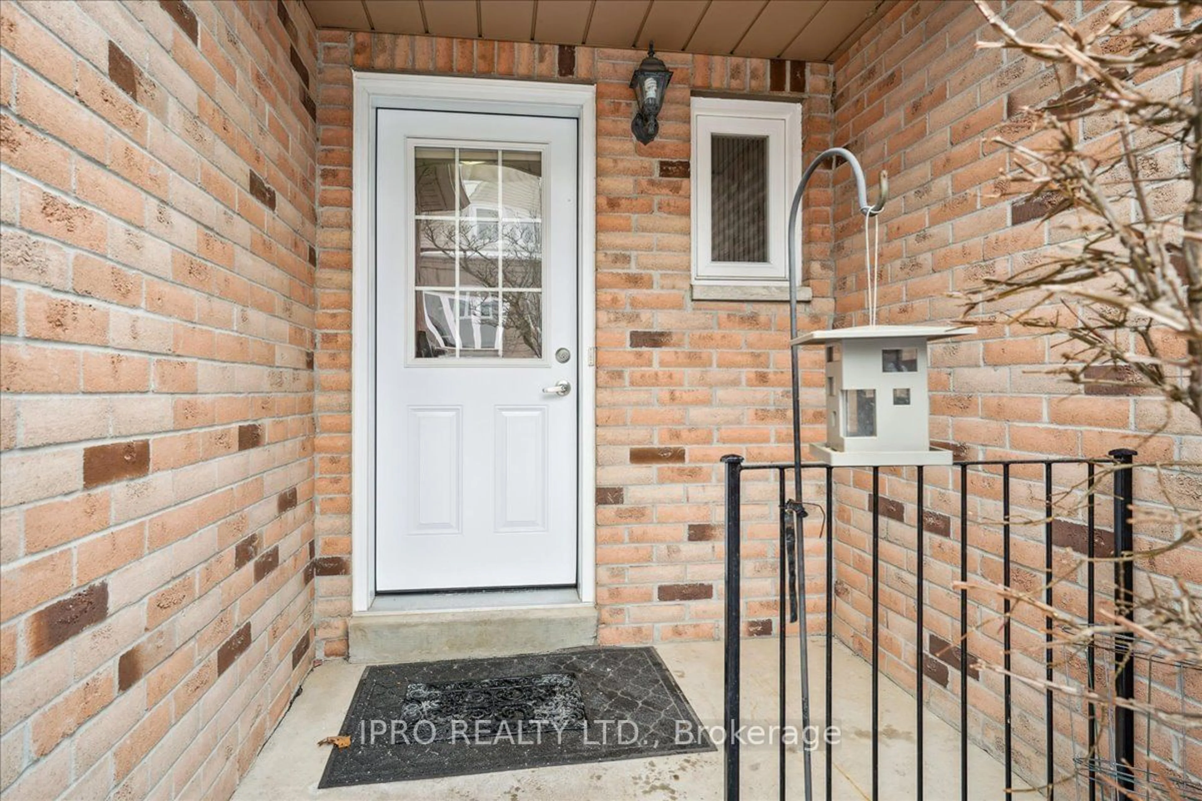 Indoor entryway for 46 Alexis Way, Whitby Ontario L1R 2N9