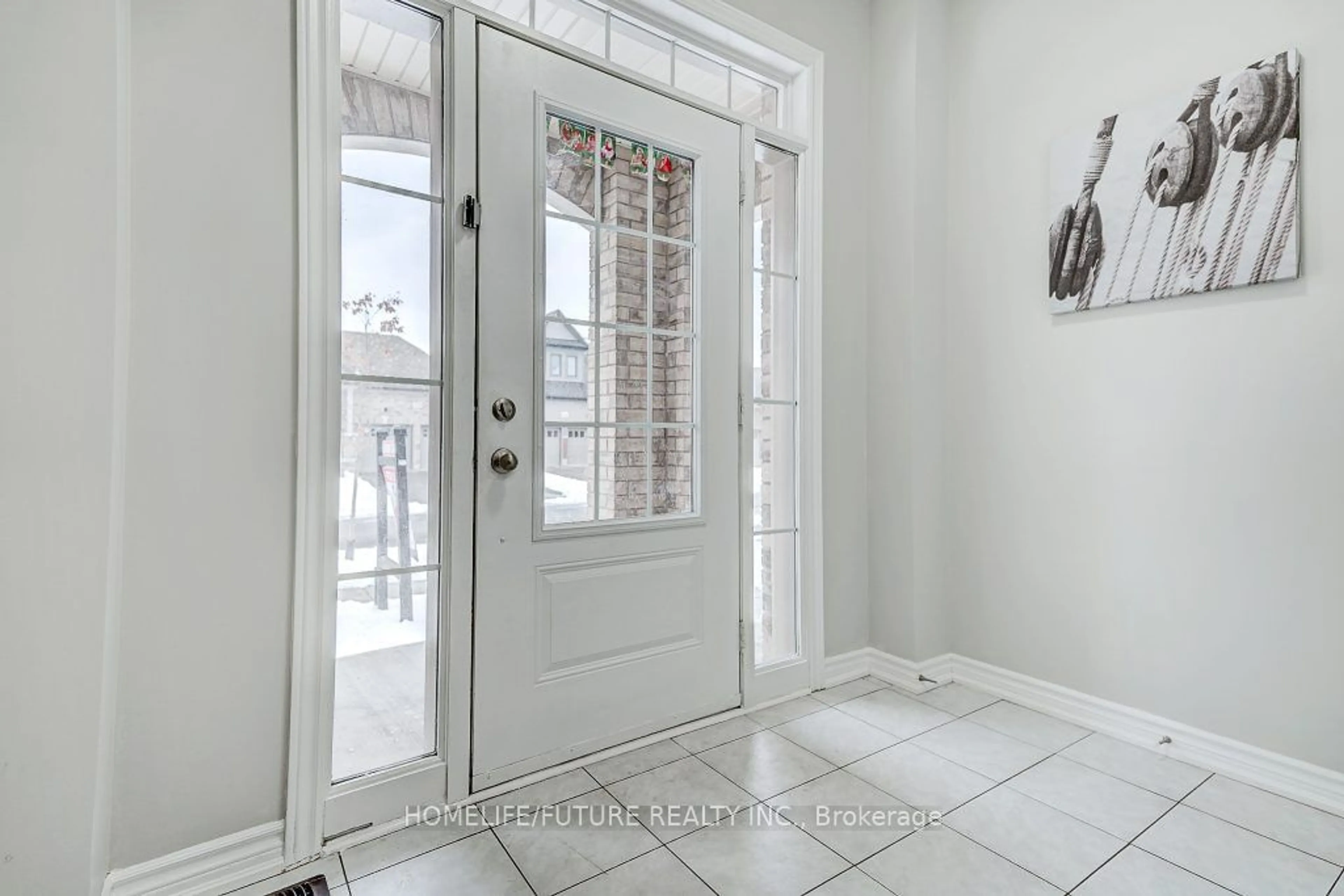 Indoor entryway for 1297 Apollo St, Oshawa Ontario L1K 3E7