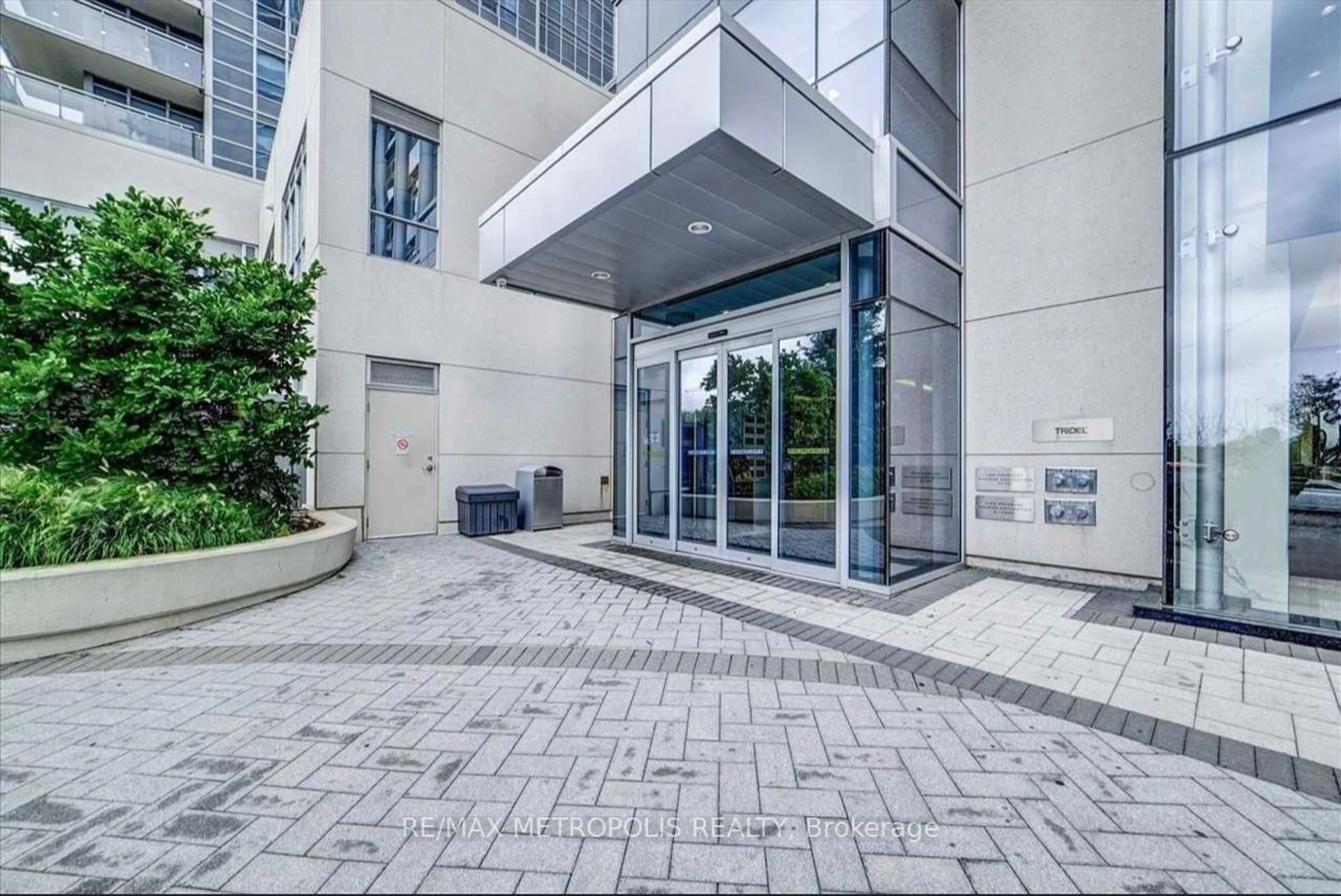 Indoor foyer for 255 Village Green Sq #507, Toronto Ontario M1S 0L7