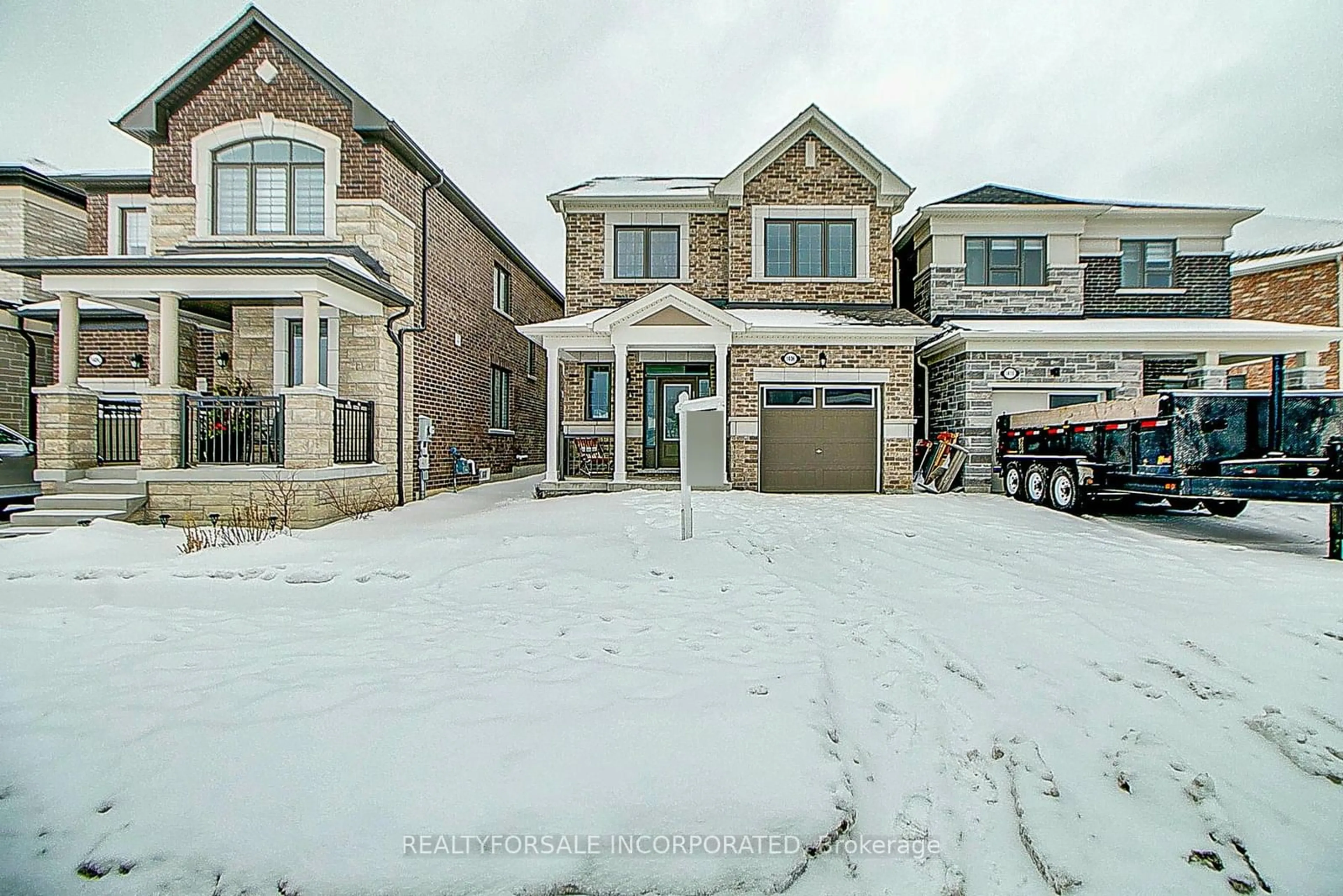 A pic from outside/outdoor area/front of a property/back of a property/a pic from drone, street for 1406 Stillmeadow Lane, Pickering Ontario L1X 0N5