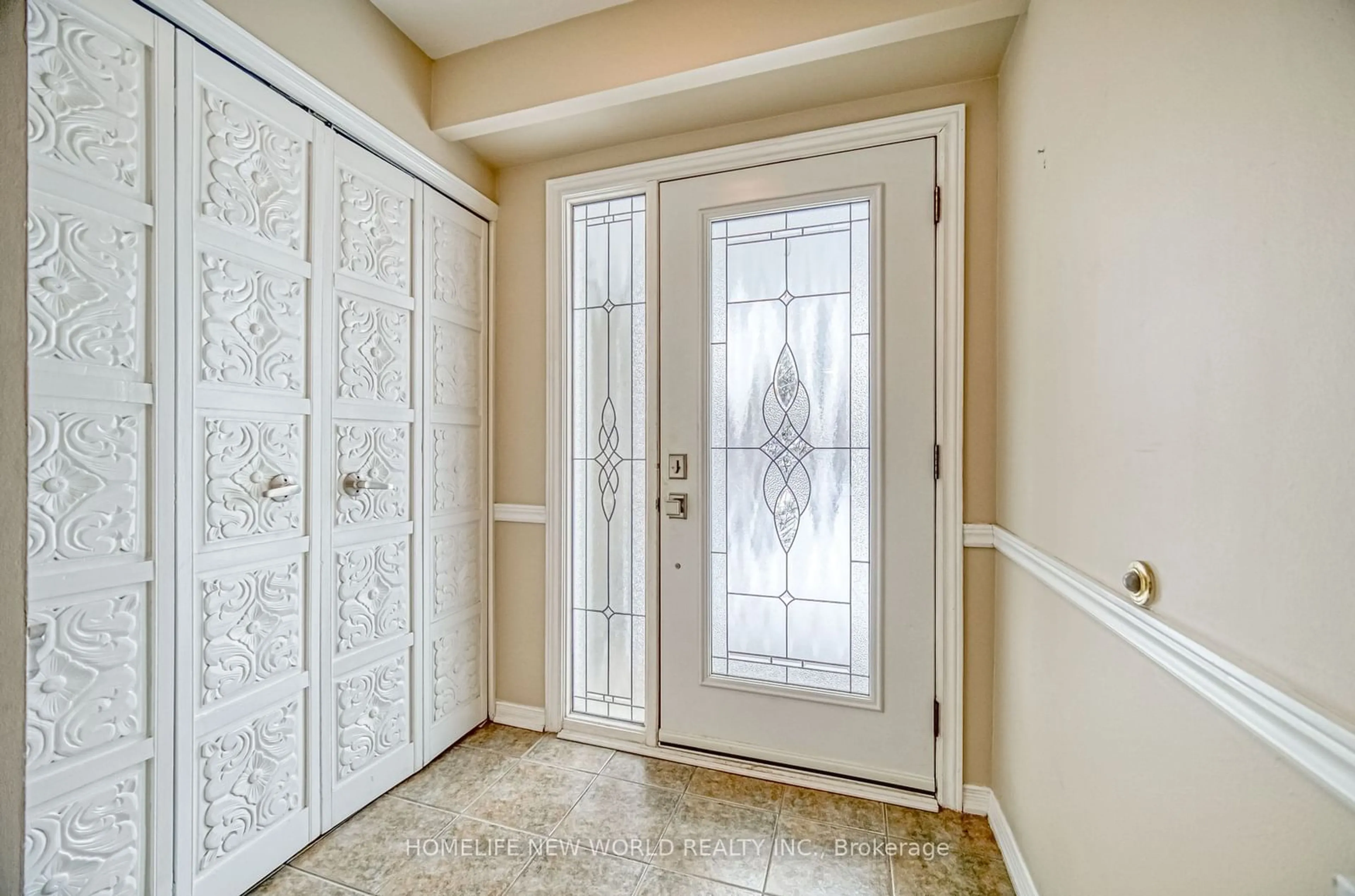 Indoor entryway for 7 Bannerman Crt, Whitby Ontario L1N 5M9