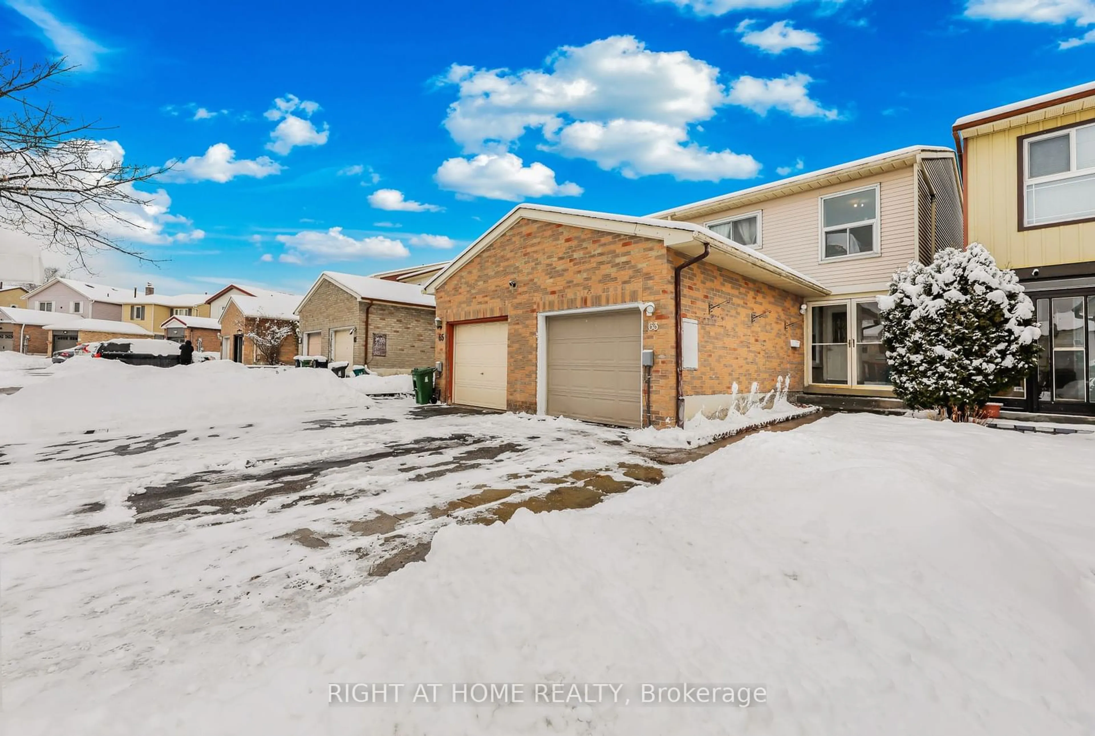 A pic from outside/outdoor area/front of a property/back of a property/a pic from drone, street for 63 Mcknight Dr, Toronto Ontario M1B 2Z4