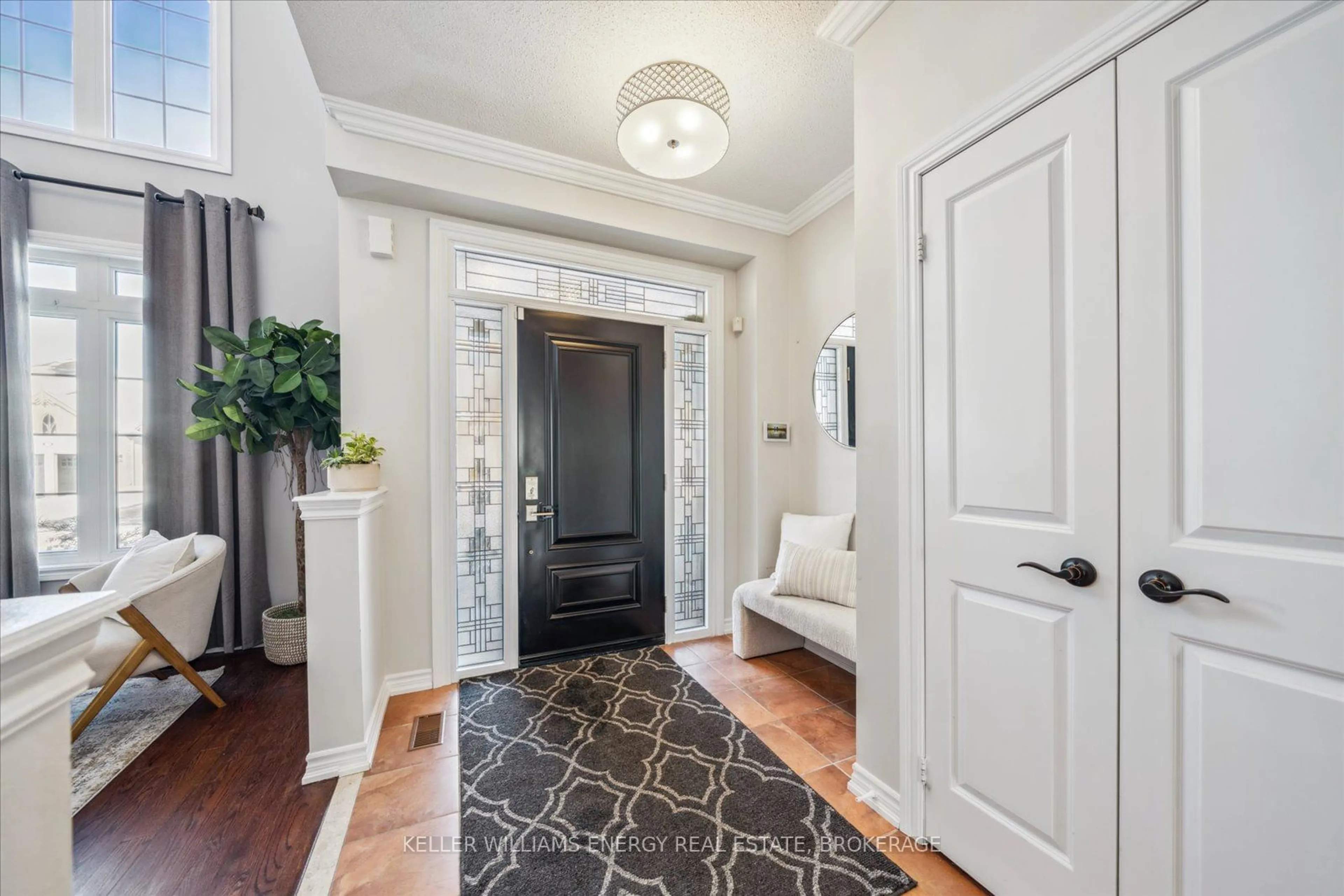 Indoor entryway for 11 Brough Crt, Clarington Ontario L1C 0B7