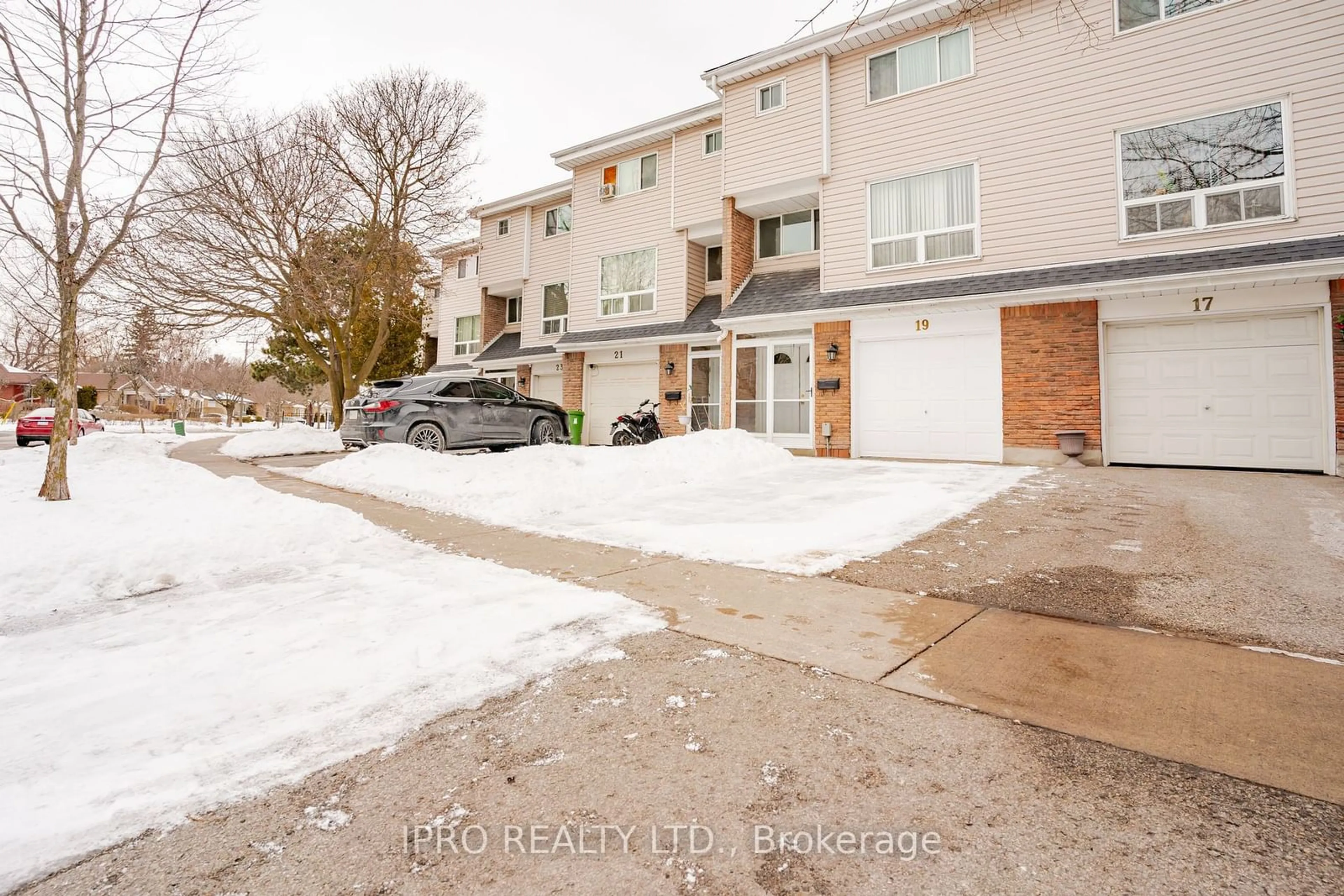 A pic from outside/outdoor area/front of a property/back of a property/a pic from drone, street for 19 Celeste Dr #20, Toronto Ontario M1E 2V2