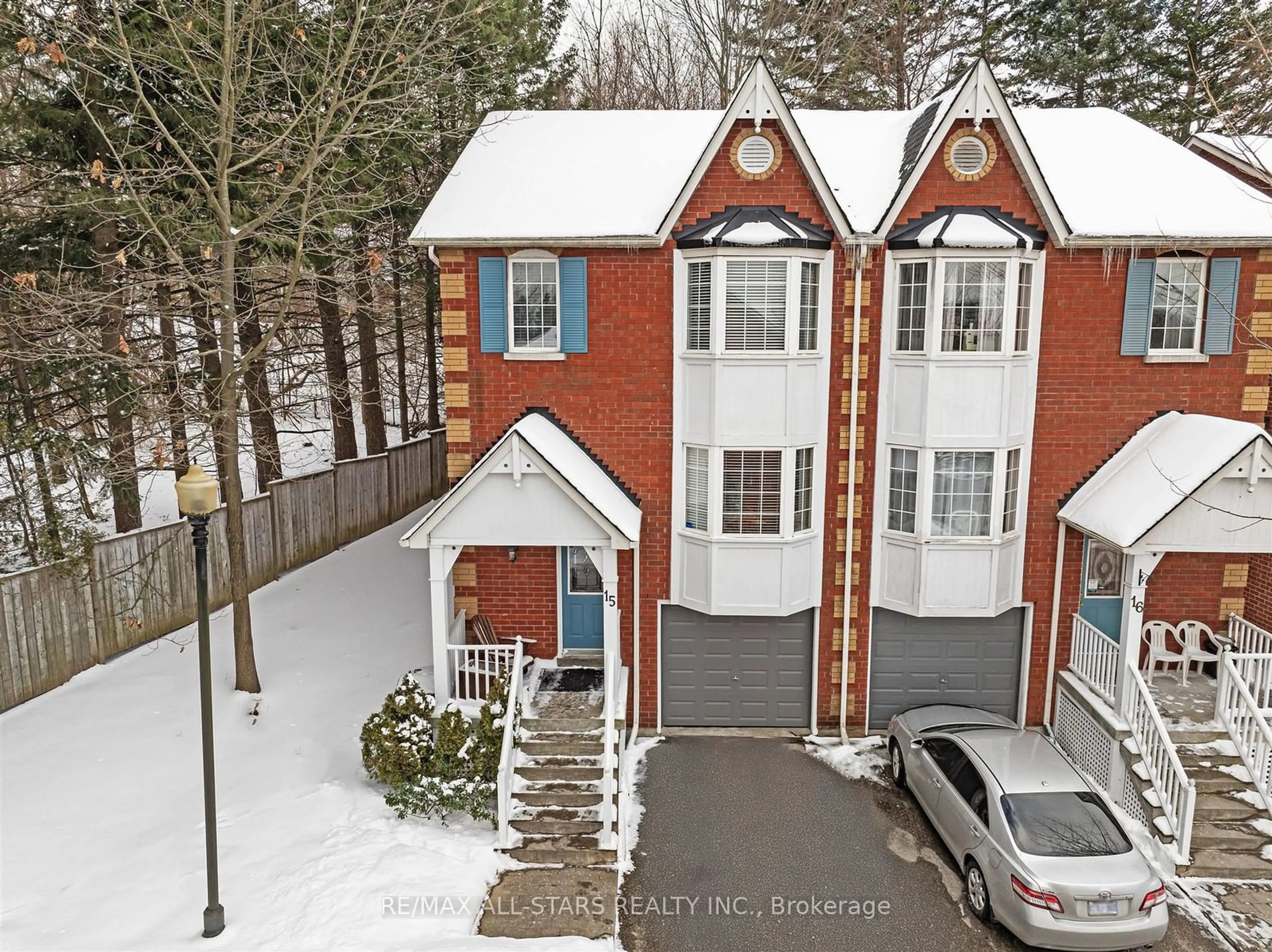 A pic from outside/outdoor area/front of a property/back of a property/a pic from drone, street for 50 Markham Rd #15, Toronto Ontario M1M 2Z4