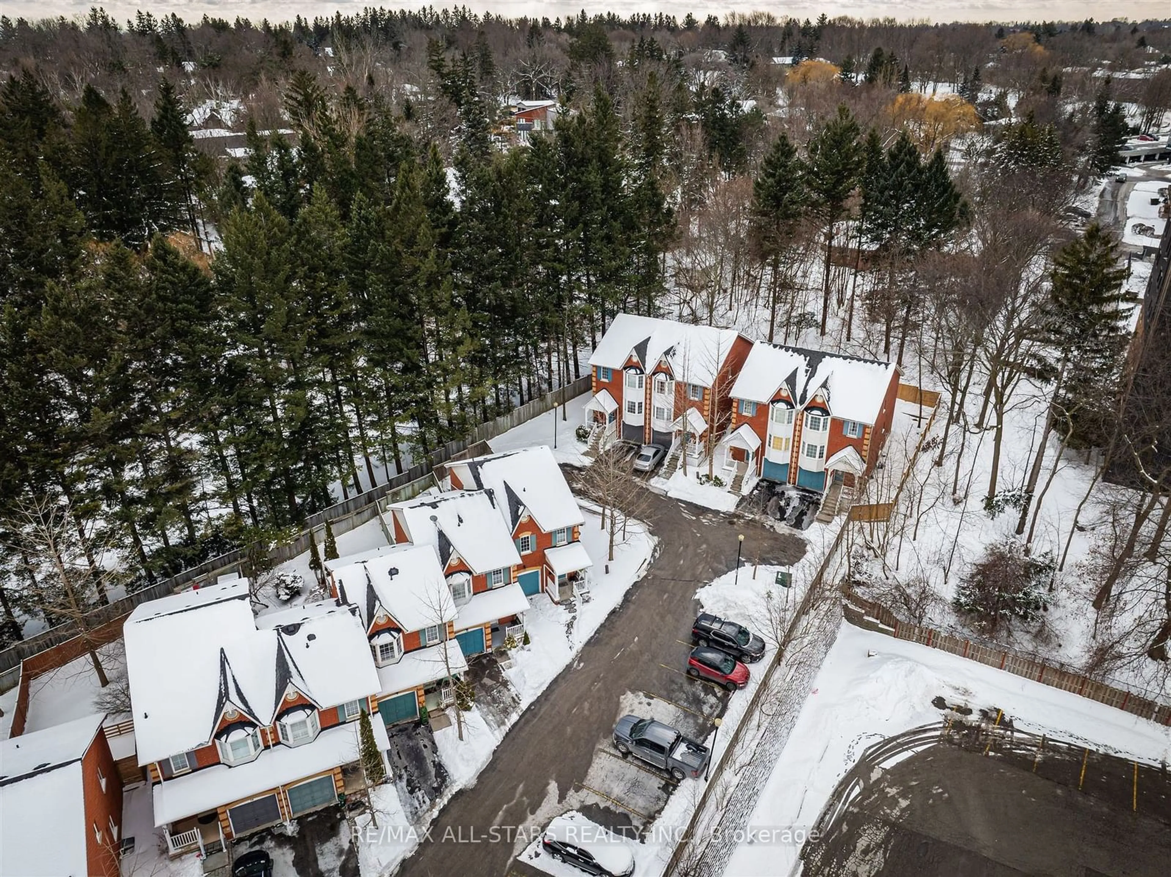 A pic from outside/outdoor area/front of a property/back of a property/a pic from drone, street for 50 Markham Rd #15, Toronto Ontario M1M 2Z4