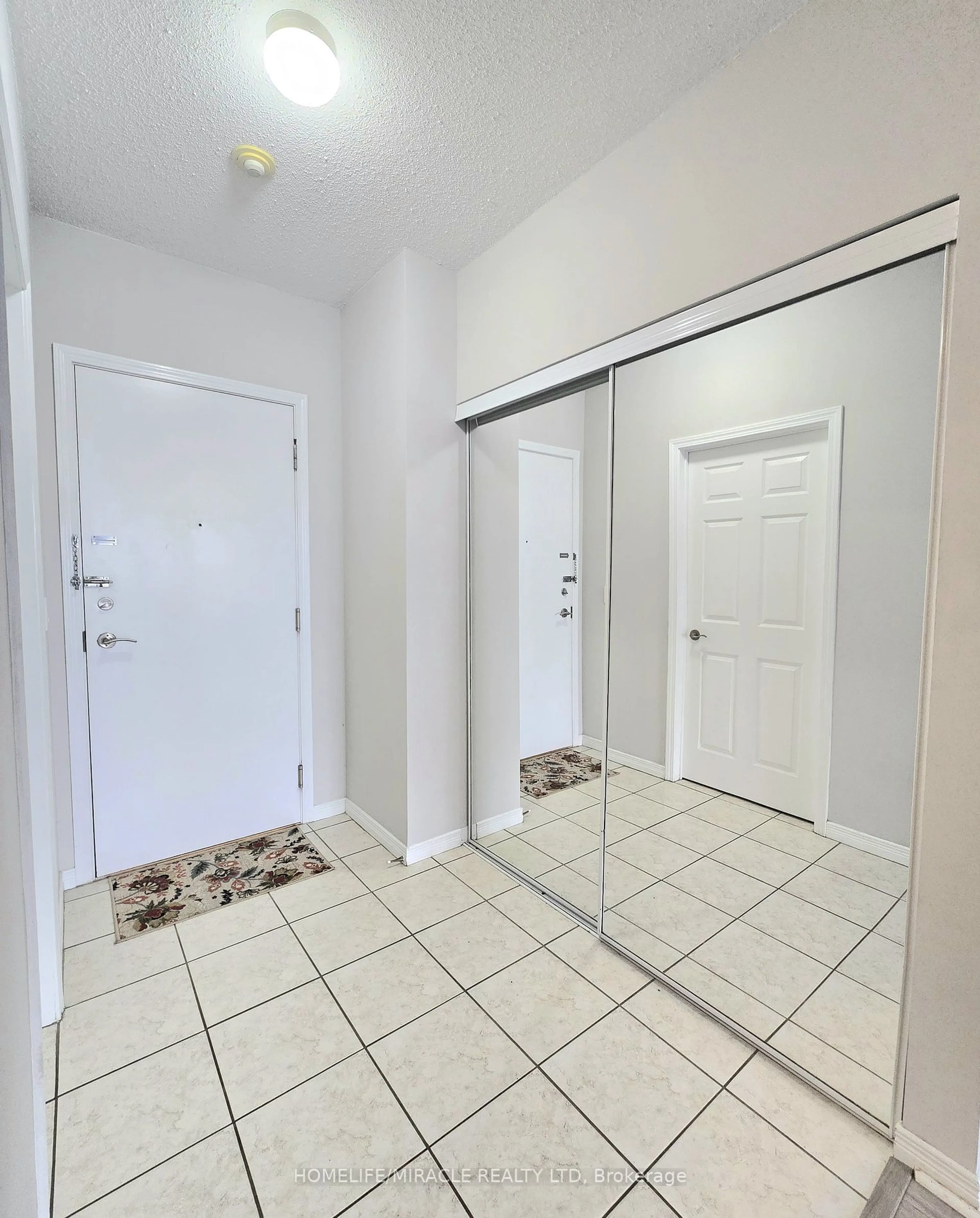 Indoor entryway for 3650 Kingston Rd #PH01, Toronto Ontario M1M 3X9