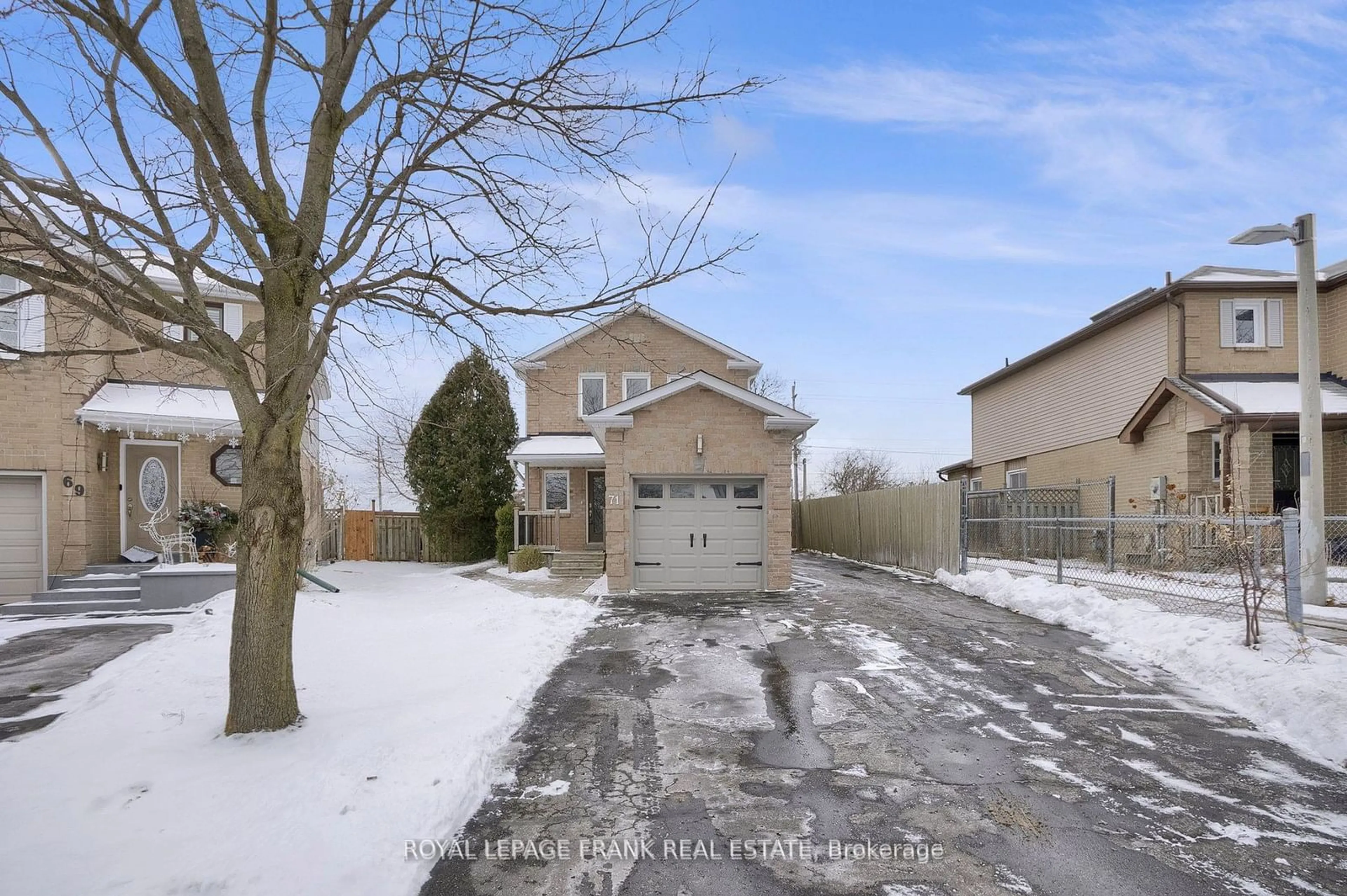 A pic from outside/outdoor area/front of a property/back of a property/a pic from drone, street for 71 Turnberry Cres, Clarington Ontario L1E 1A4