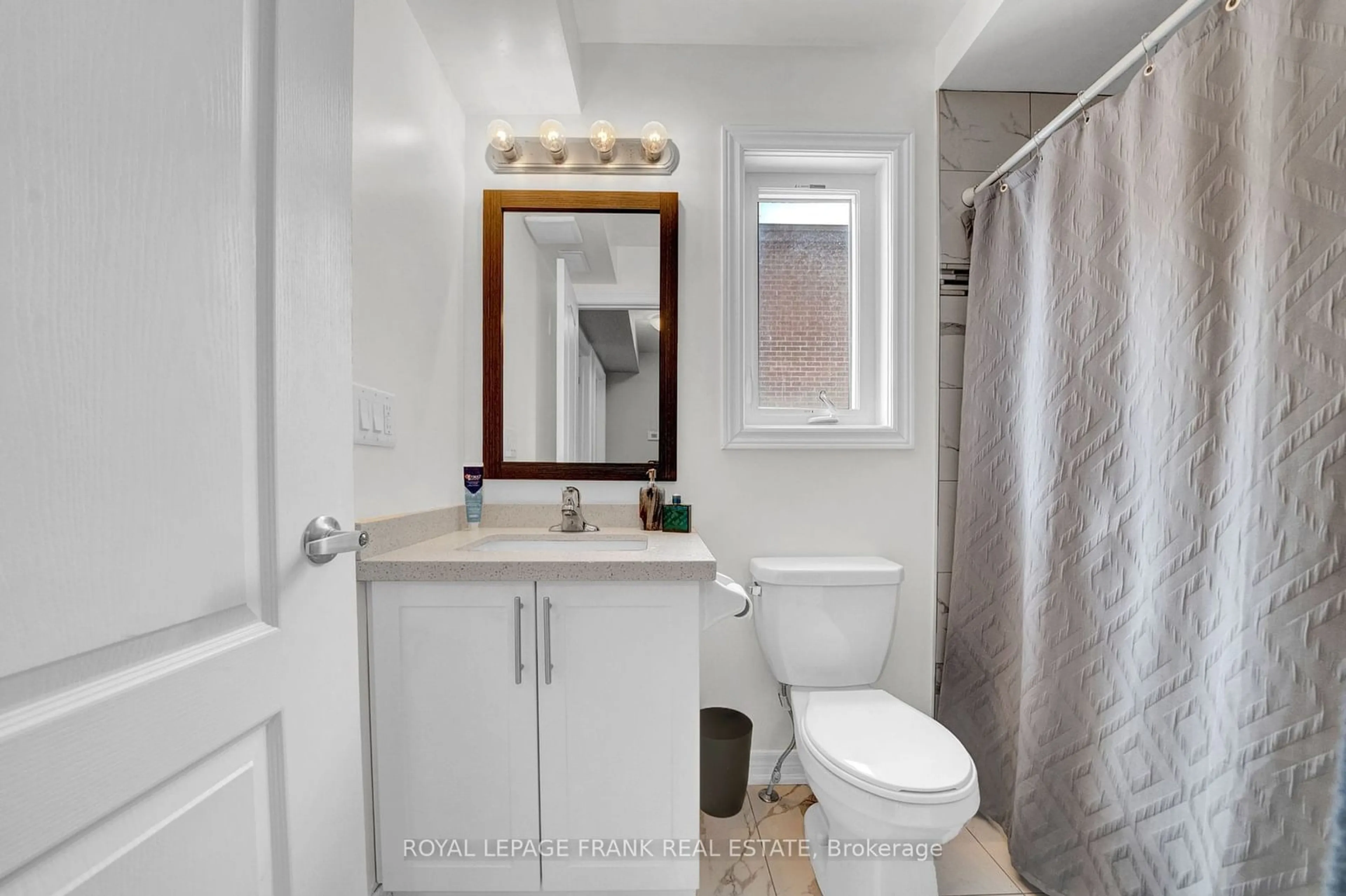 Standard bathroom, ceramic/tile floor for 139 Celina St, Oshawa Ontario L1H 4N3