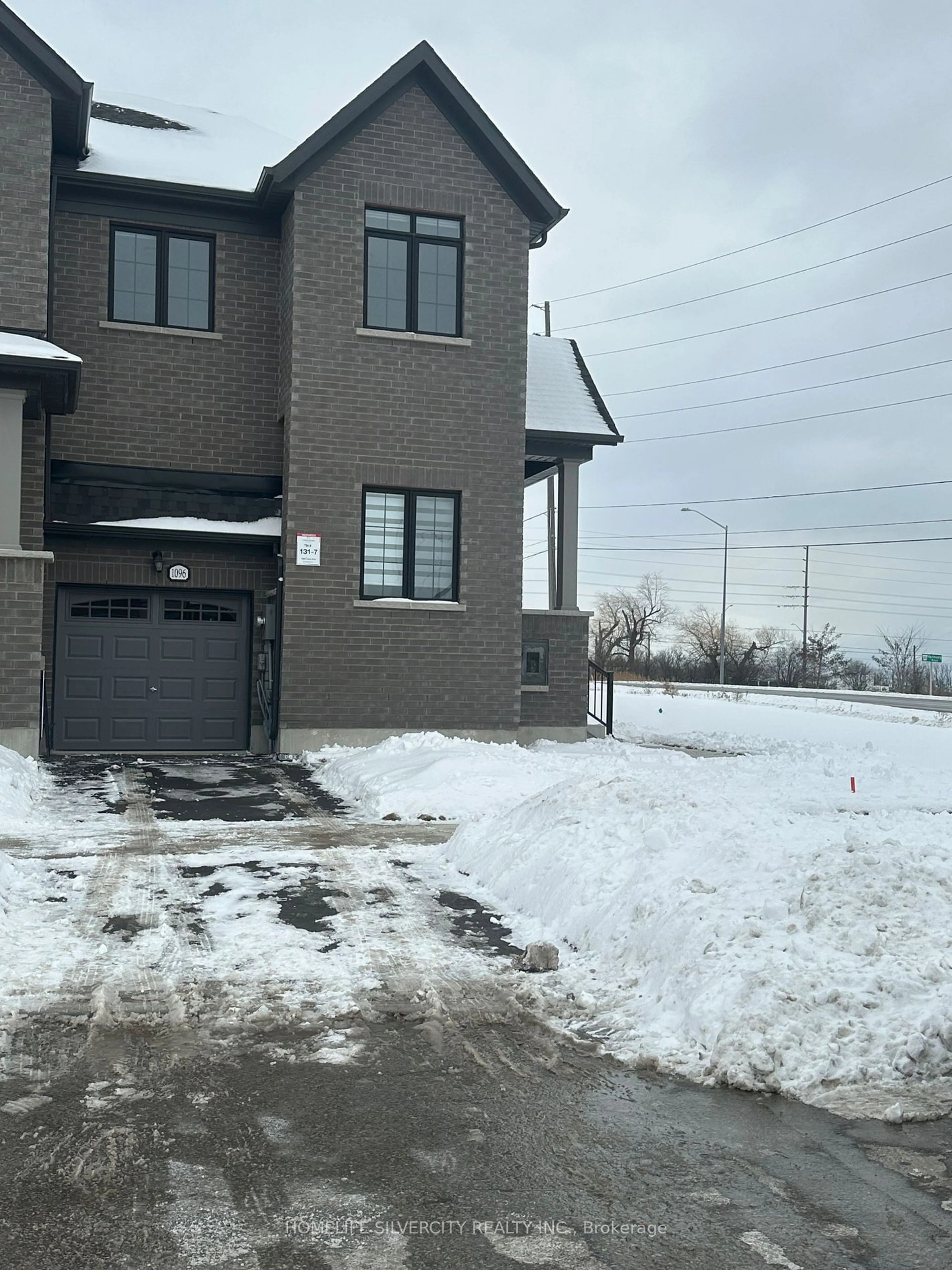 A pic from outside/outdoor area/front of a property/back of a property/a pic from drone, street for 1096 Lockie Dr, Oshawa Ontario L1L 0R9