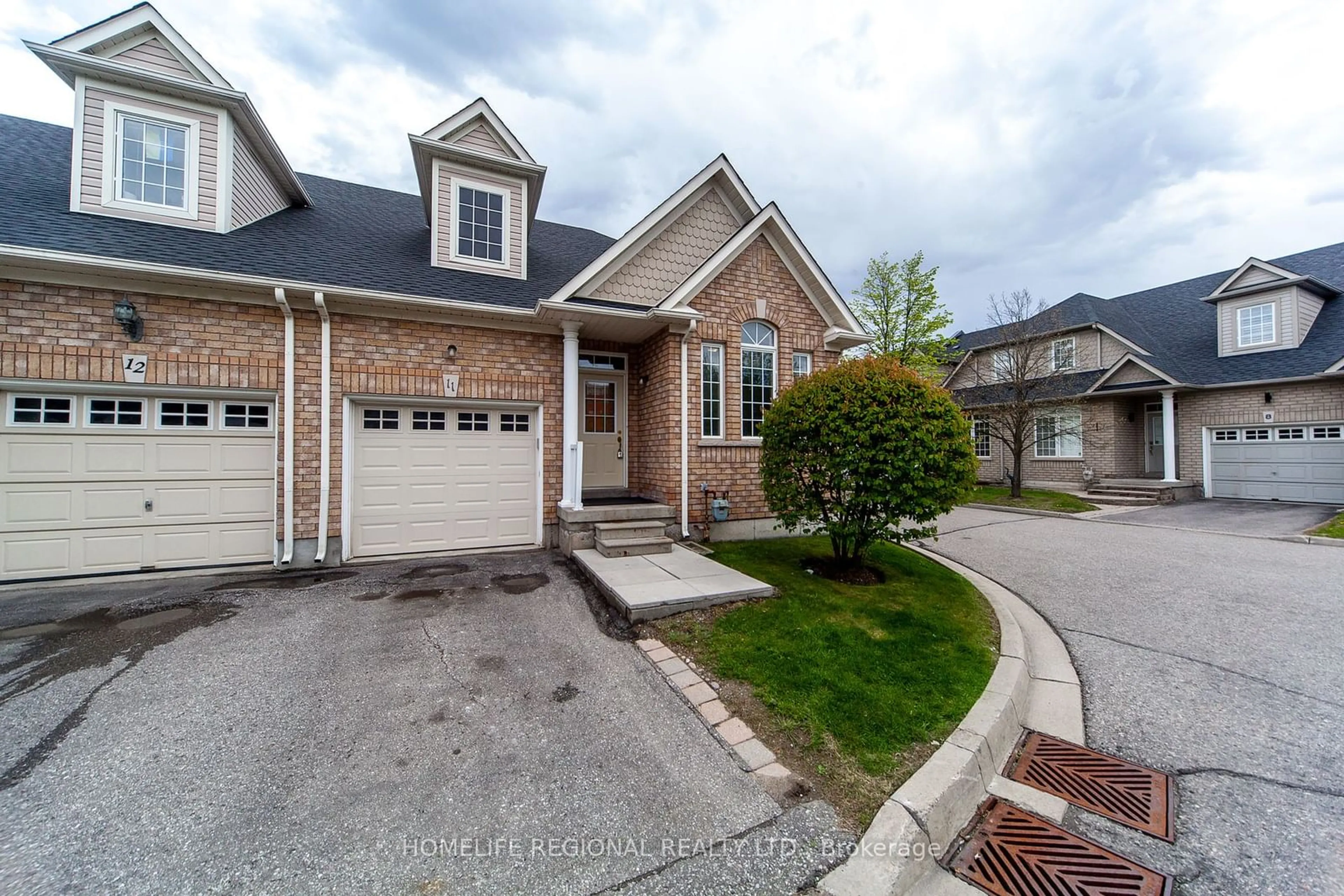 Home with brick exterior material, street for 19 Niagara Dr #11, Oshawa Ontario L1G 8G2