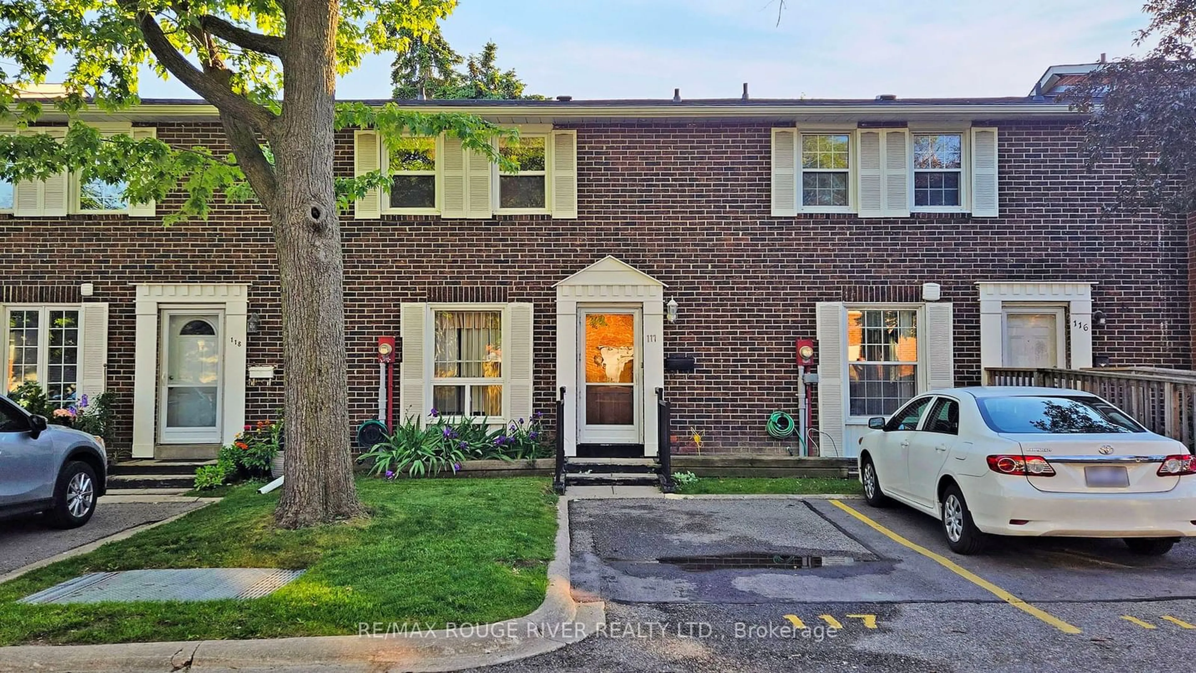 Home with brick exterior material, street for 70 Cass Ave #117, Toronto Ontario M1T 3P9