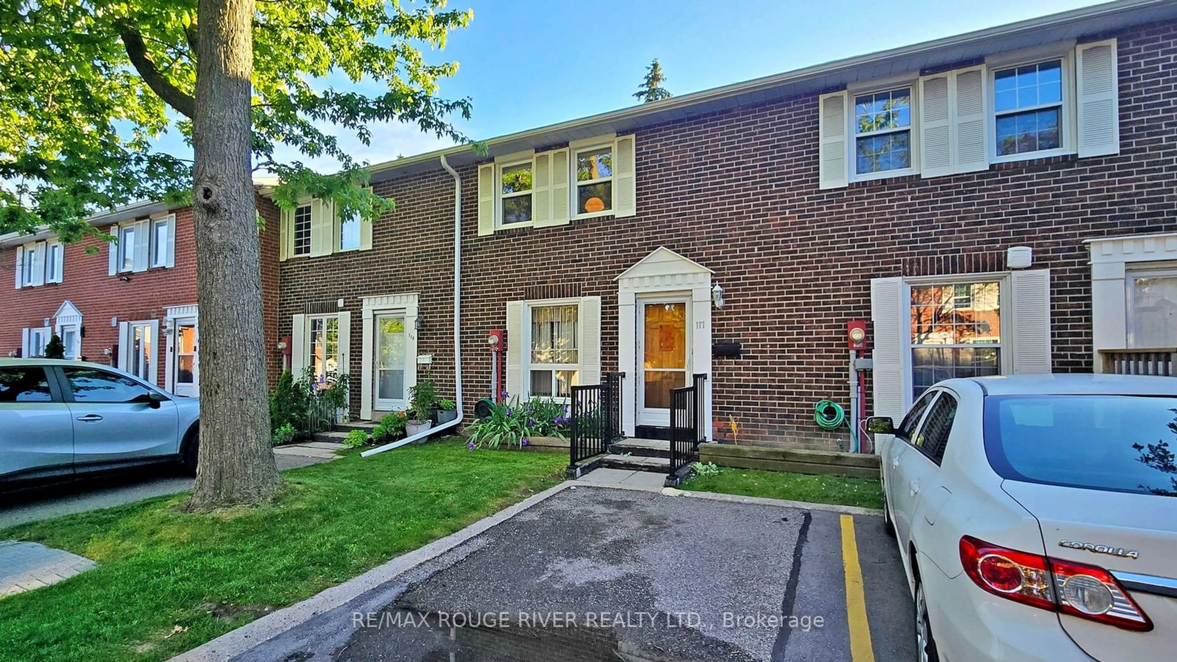 Home with brick exterior material, street for 70 Cass Ave #117, Toronto Ontario M1T 3P9