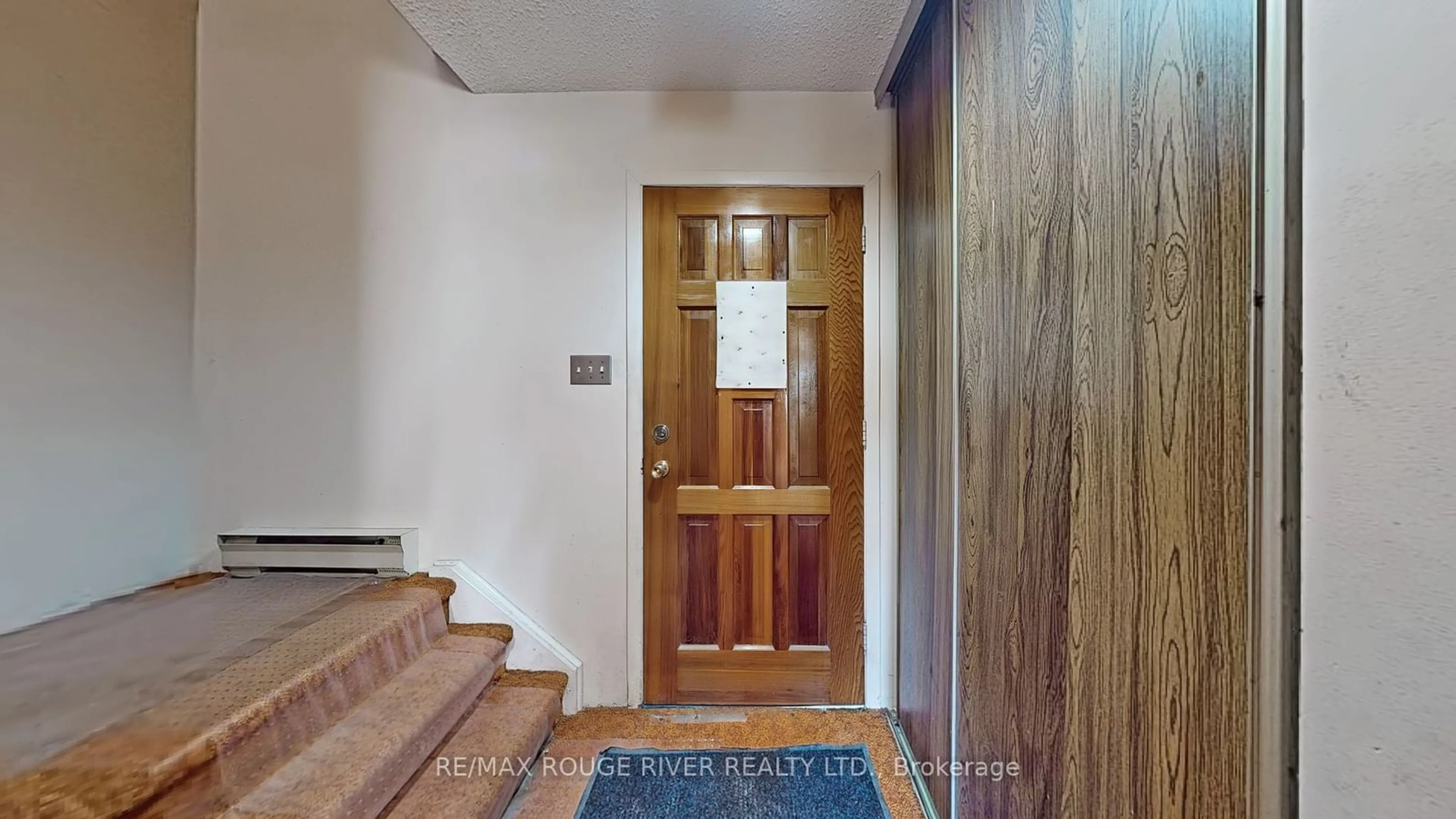 Indoor foyer for 70 Cass Ave #117, Toronto Ontario M1T 3P9