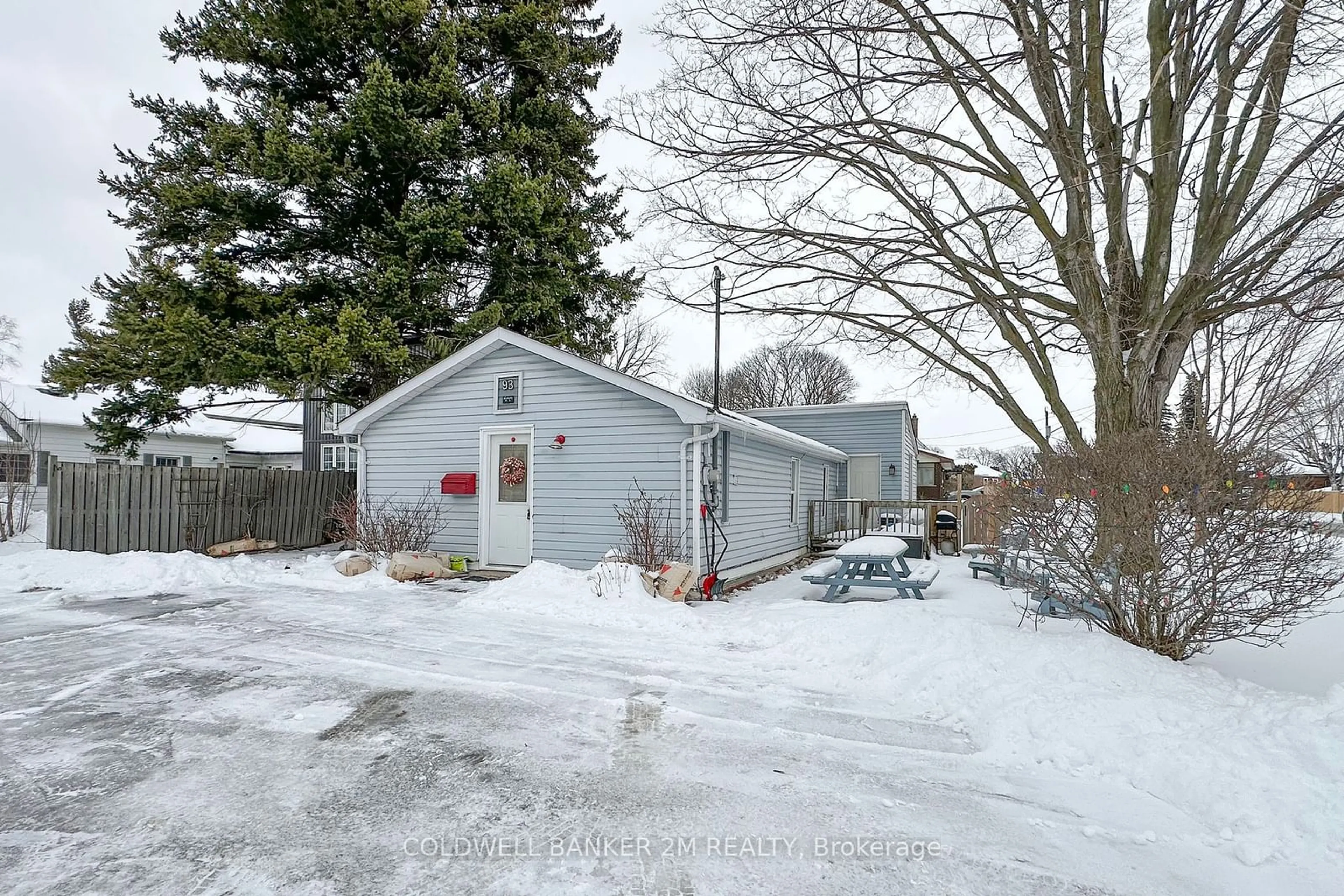 A pic from outside/outdoor area/front of a property/back of a property/a pic from drone, street for 93 Liberty St, Clarington Ontario L1C 2N9